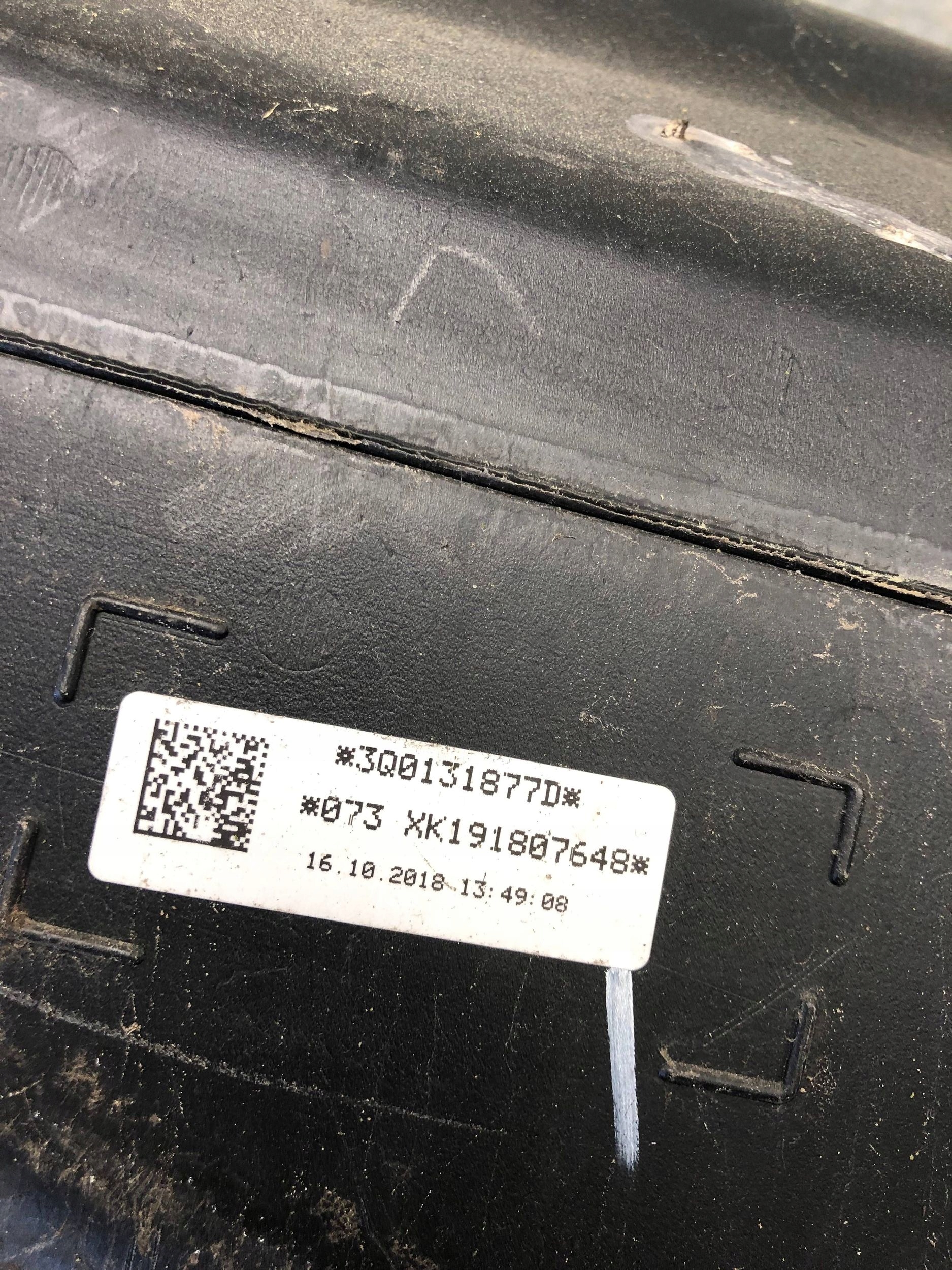 Behälter ADBLUE SKODA SUPERB III B8 3Q0131877D 3Q013187D