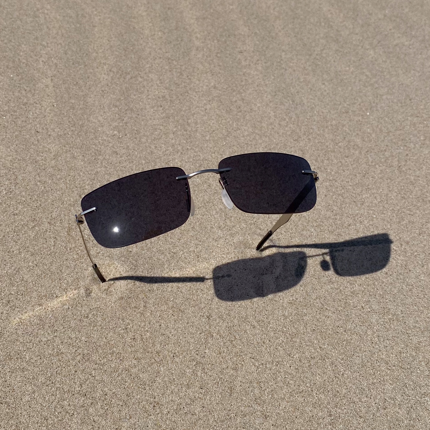 OKULARY PROSTOKĄTNE BEZRAMKOWE WĄSKIE MODNE RETRO Typ ochrony filtr UV-400 kat. 3