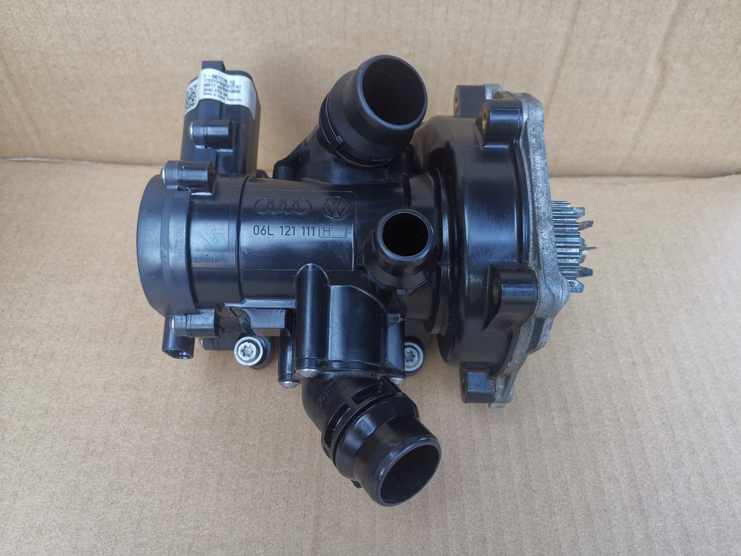 OBUDOWA TERMOSTATU 06L121111H TSI POMPA WODY