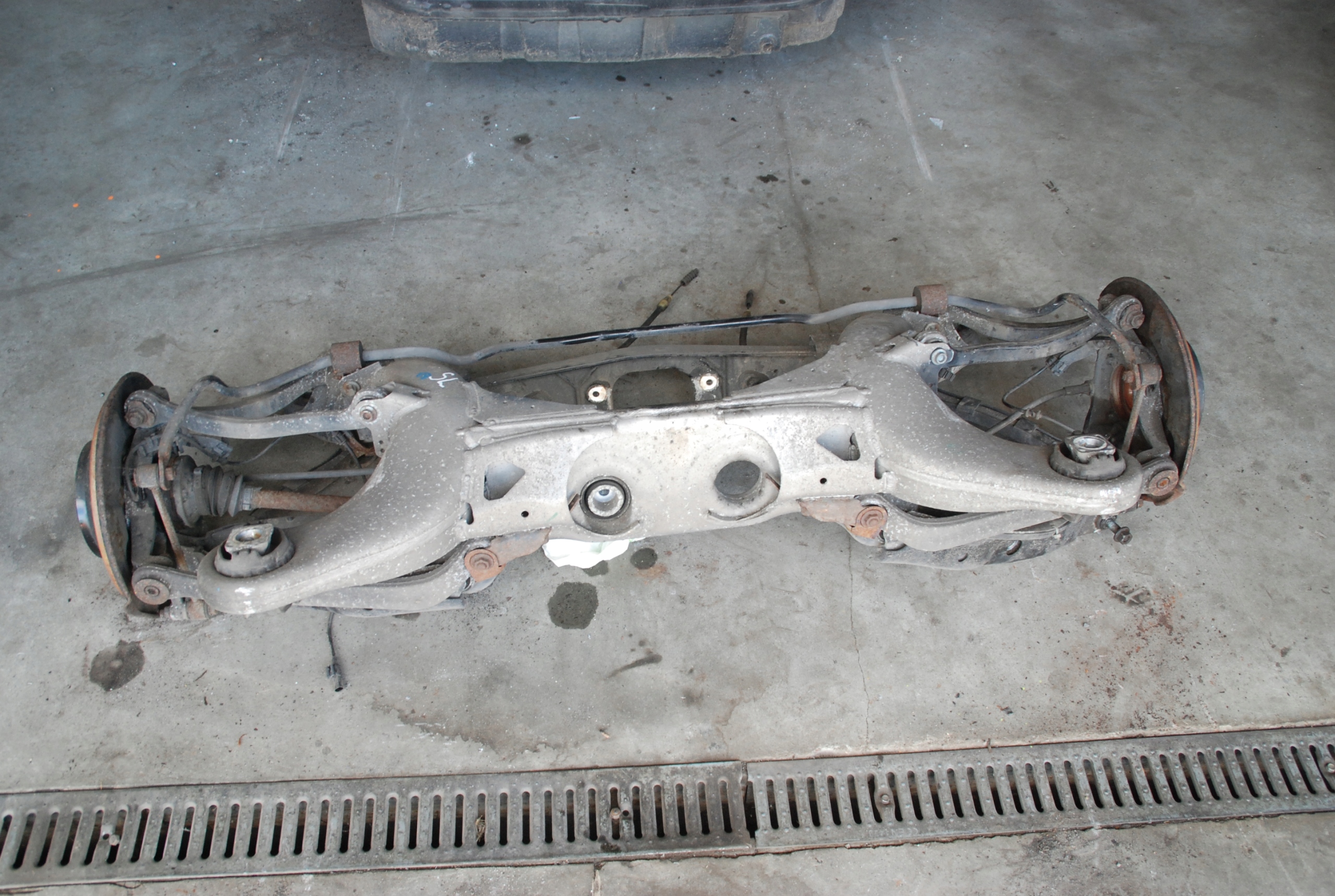 MERCEDES SL W230 R230 SANKI WÓZEK KOŁYSKA TYŁ