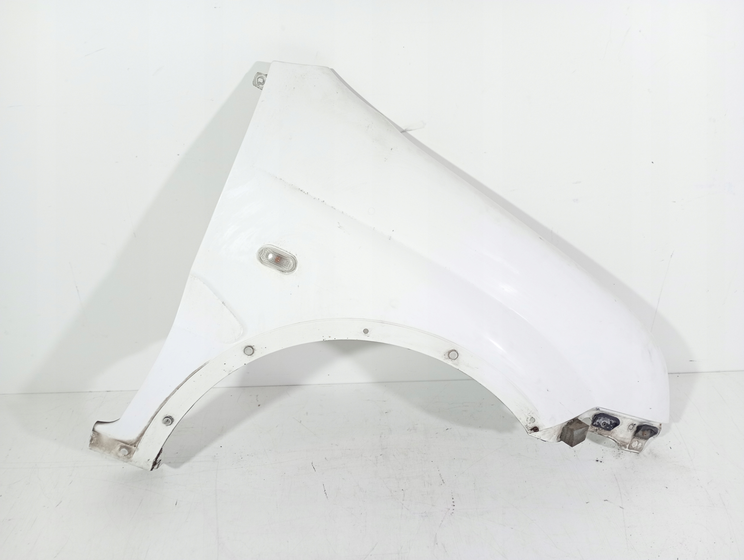 Suzuki IGNIS 2 II 00-06 fender right front front kod lakieru 26U