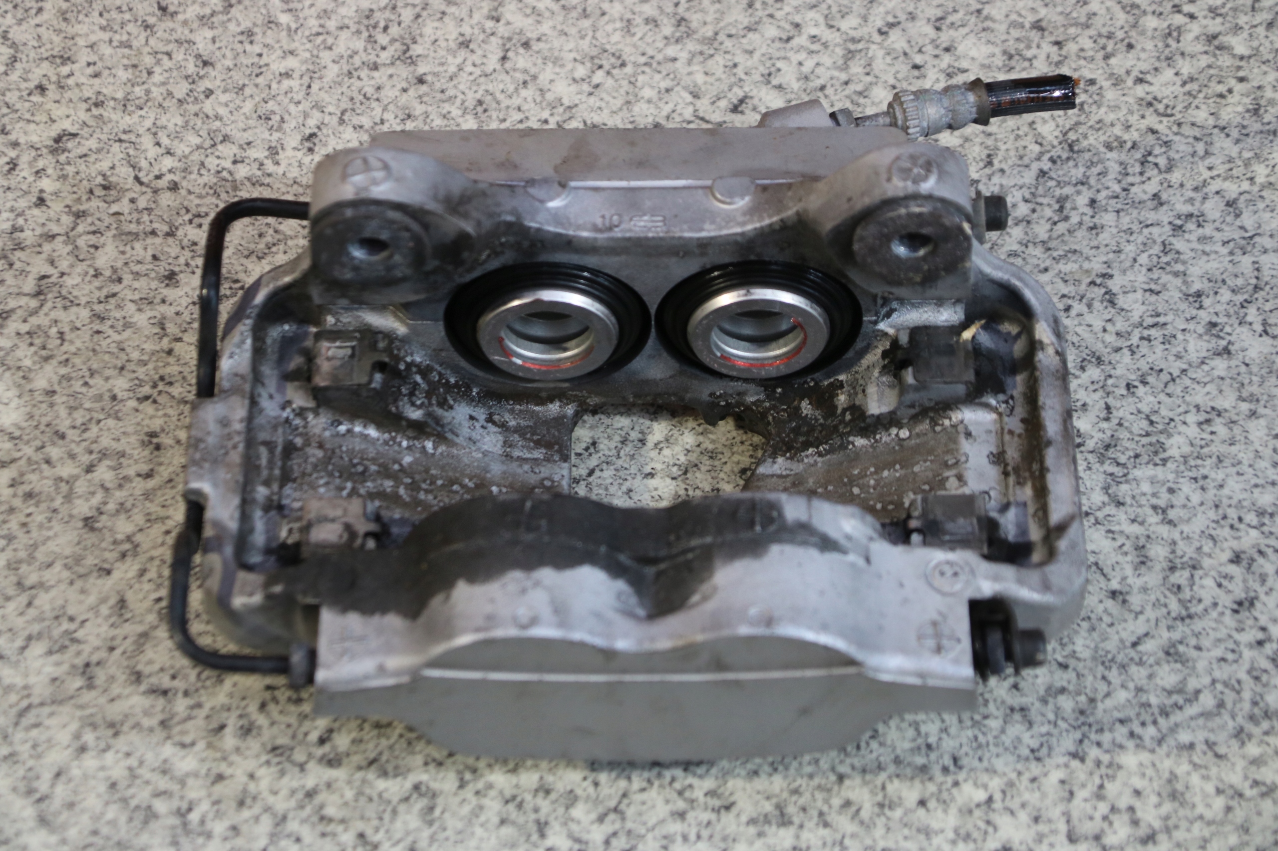 BMW G30 G31 caliper brake left front 6885839 42/30/348 9071 km !!!