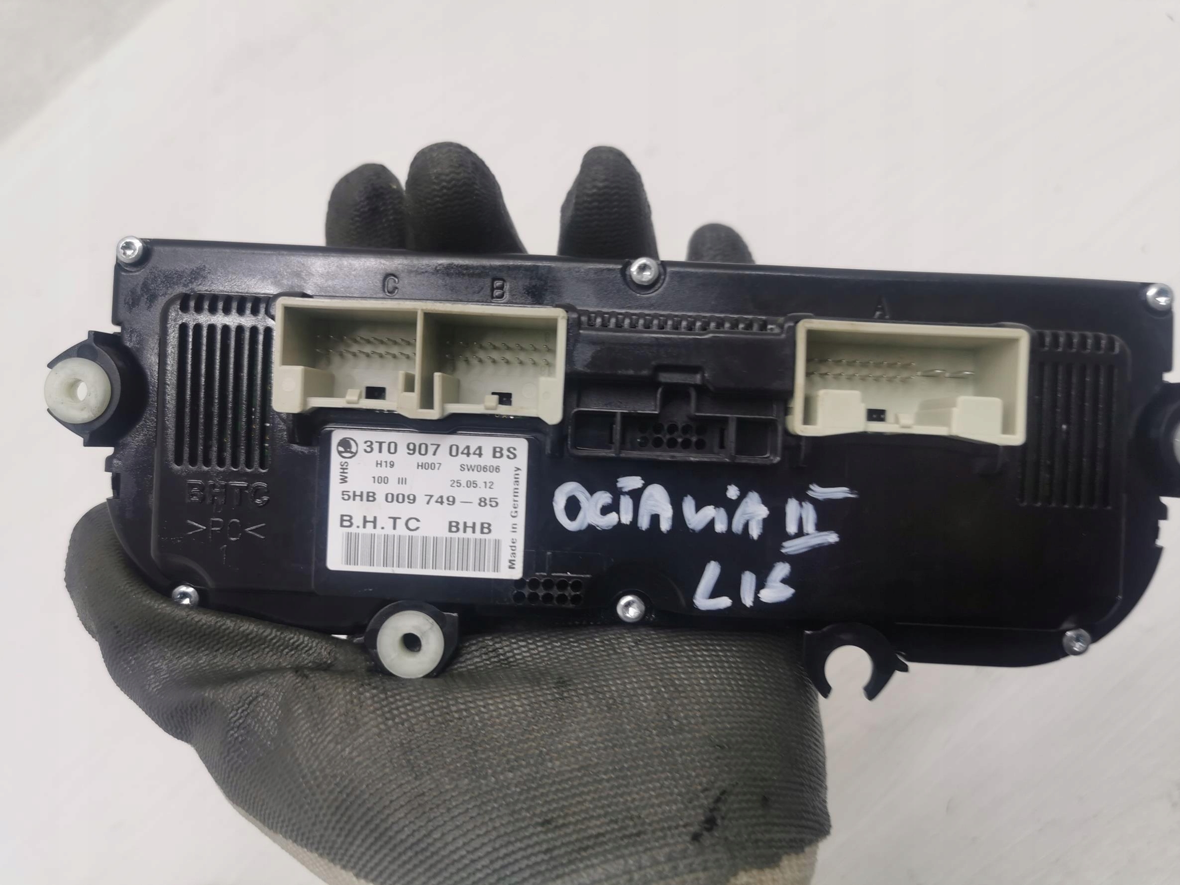 Unite commande clima SKODA OCTAVIA II 3T0907044BS