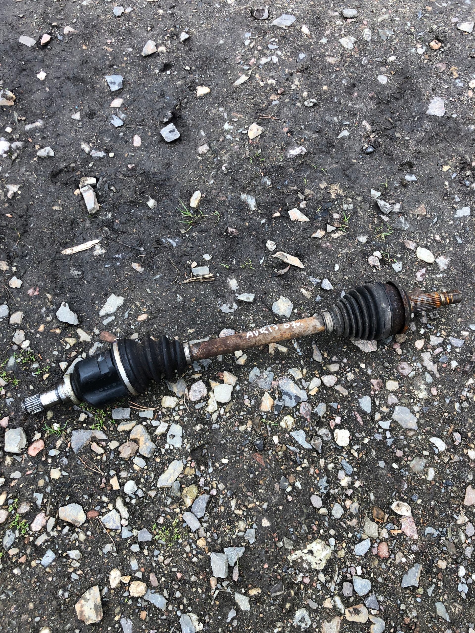 semi-axis left short. TOYOTA AURIS and