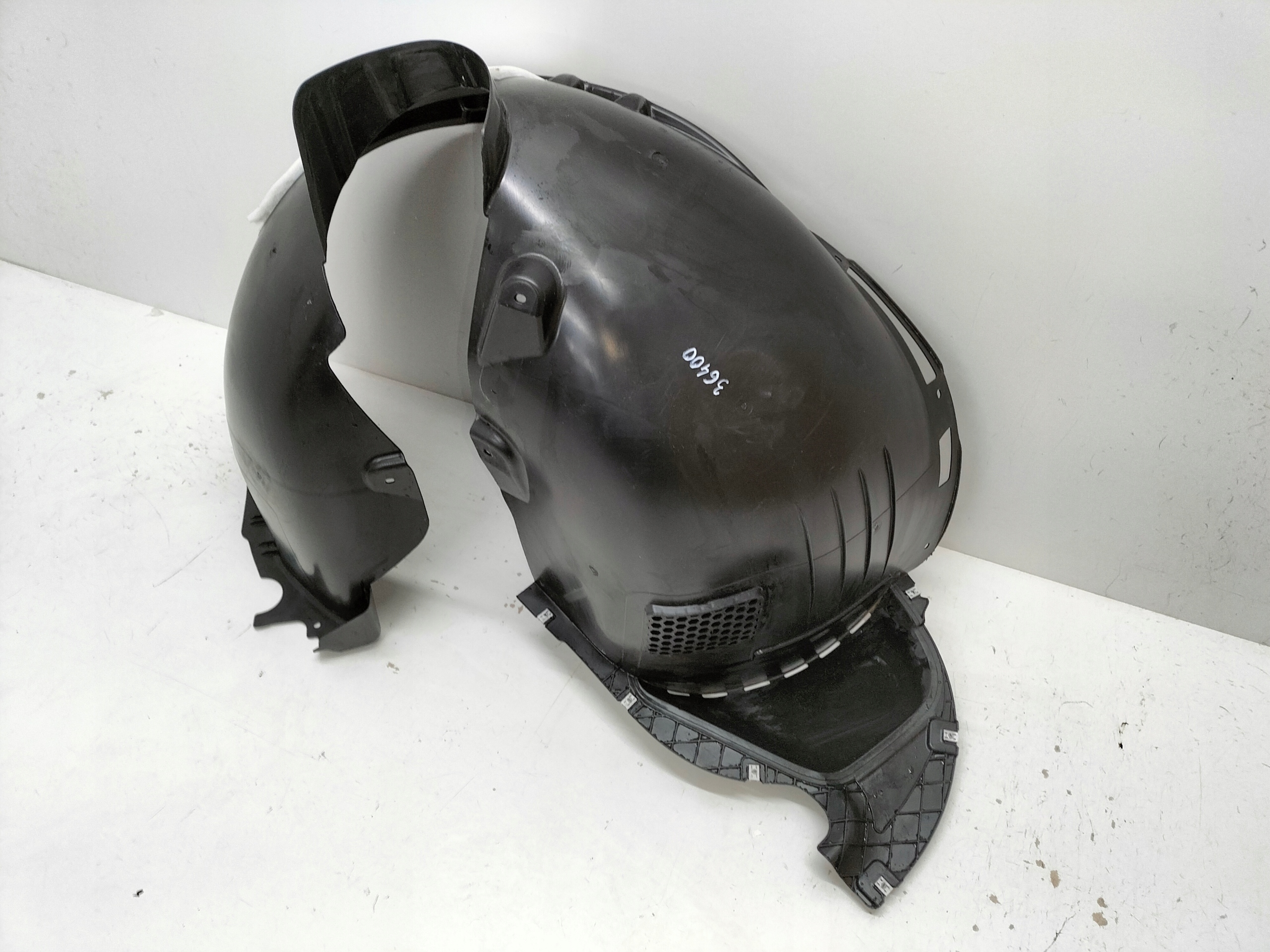 mudguard front front left VW TIGUAN III 24