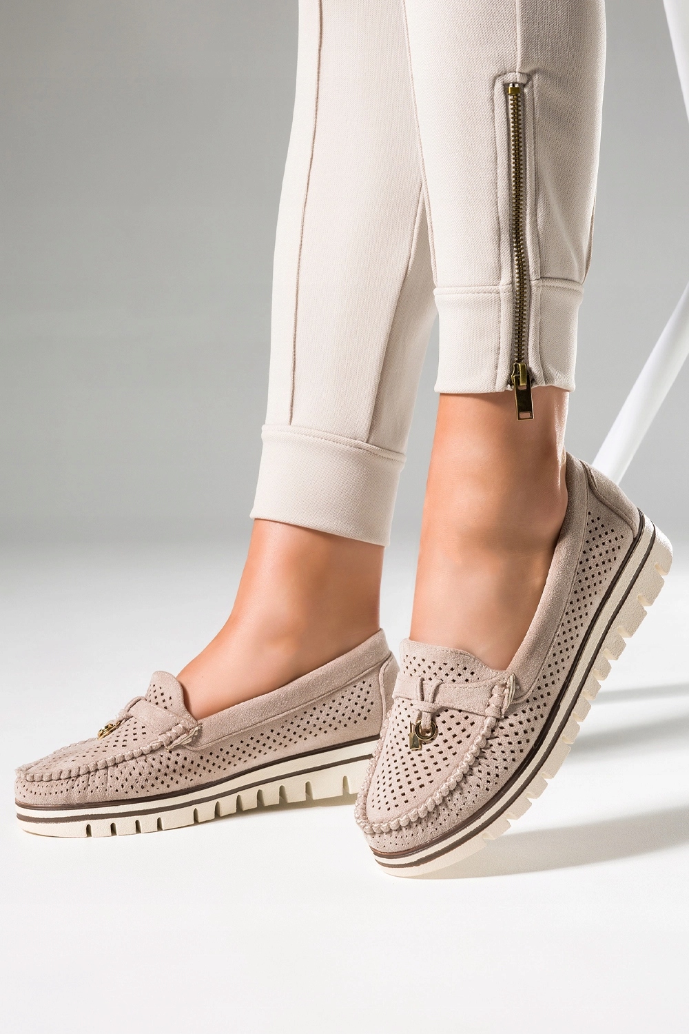 MOKASYNY PÓŁBUTY WSUWANE AŻUROWE DAMSKIE NA PLATFORMIE LEKKIE WYGODNE r 37 Oryginalne opakowanie producenta pudełko