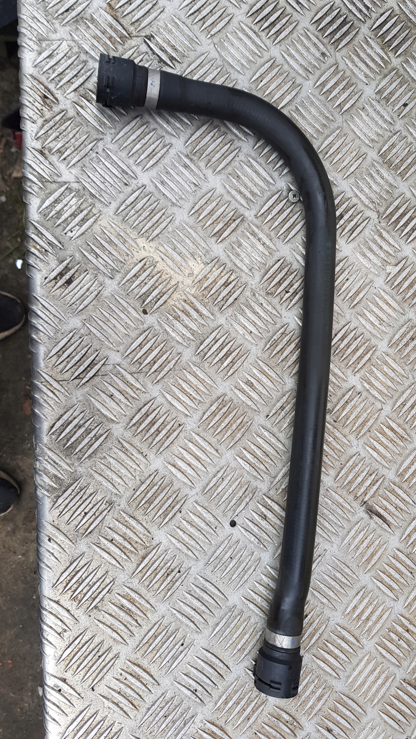 BMW 5 E39 prijenos crijevo gasa vode 520 525 i 1438633 1438633A