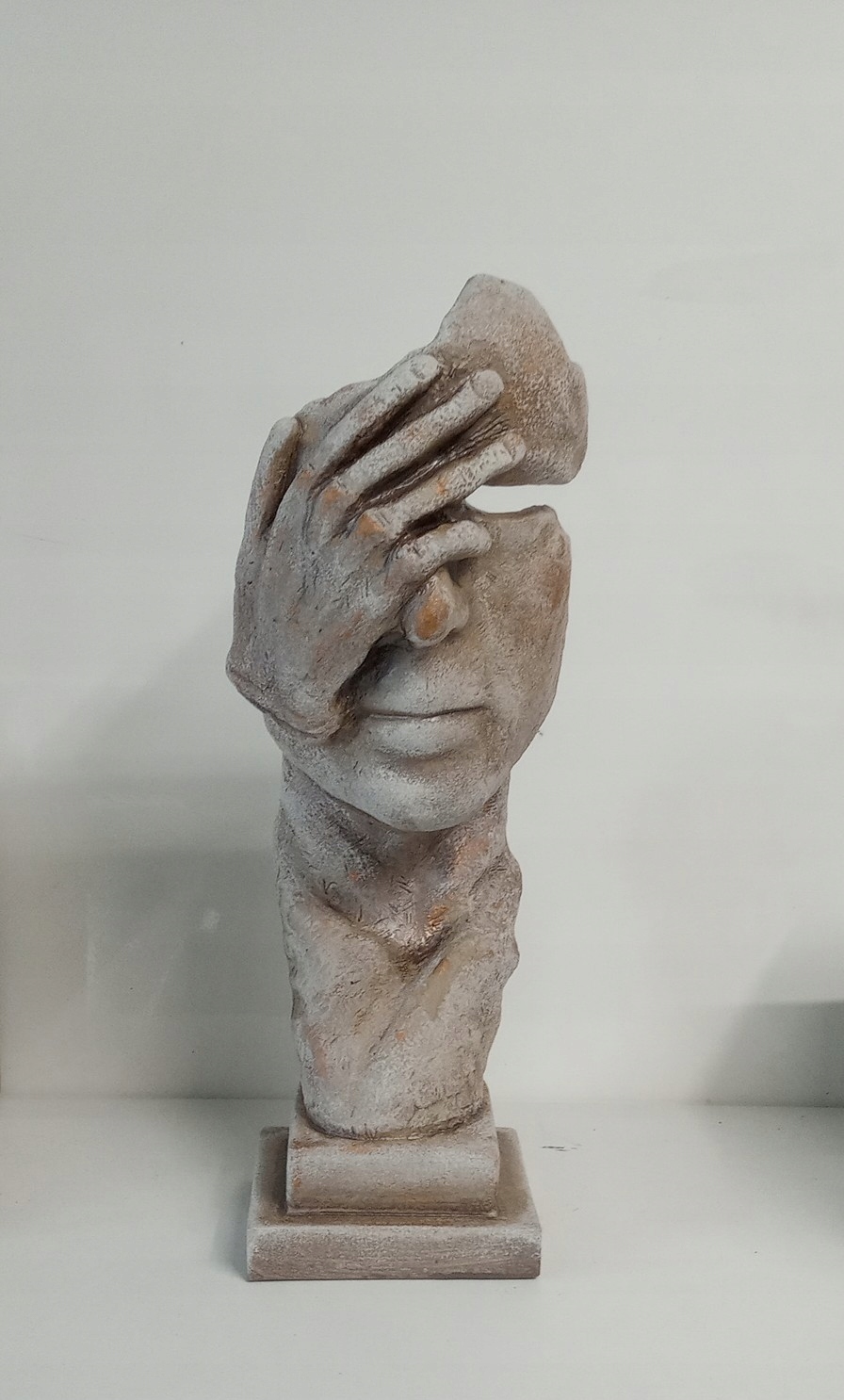 

Rzeźba H-33cm. Szary,beżowy,złoty