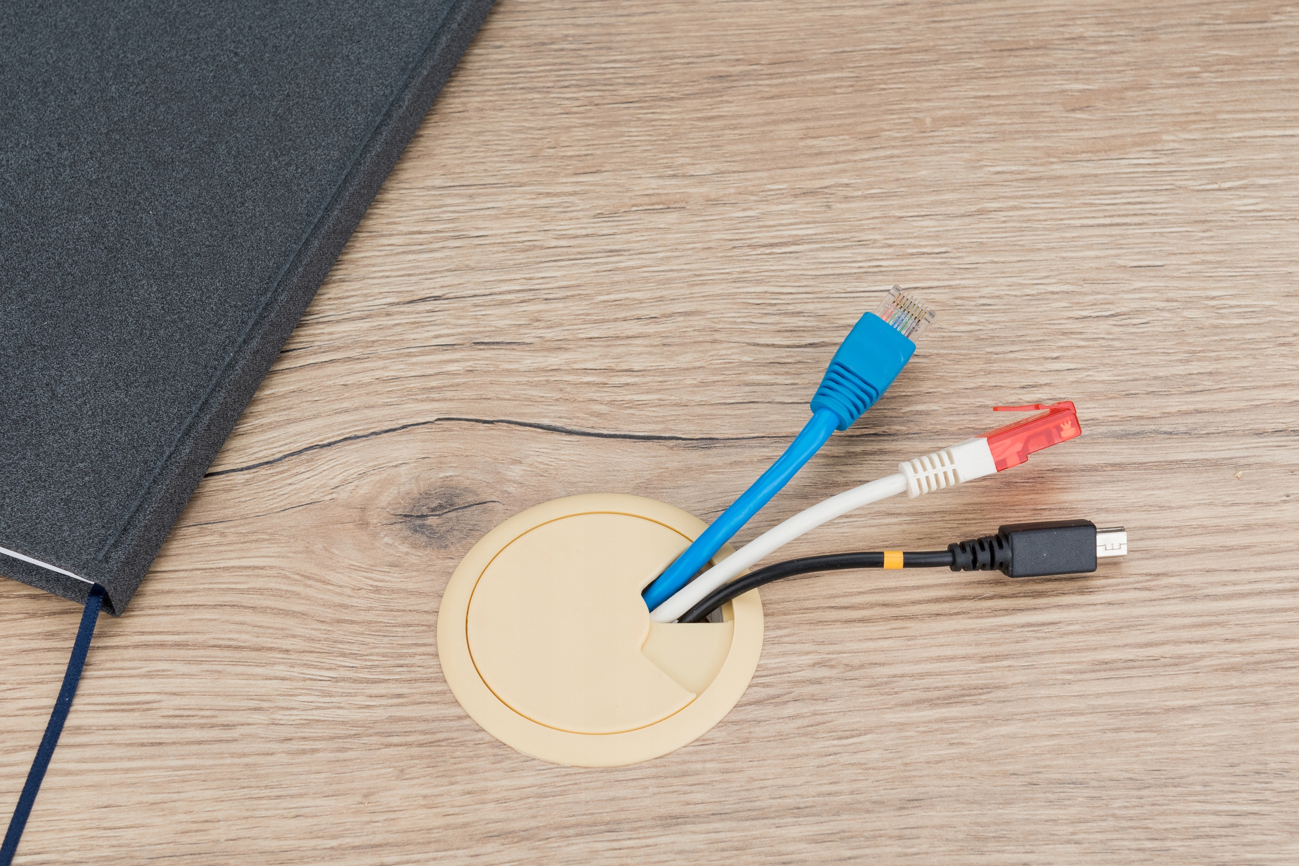 8 x PRZEPUST KABLOWY PRZELOTKA KABLI FI 60 JESION Marka inna