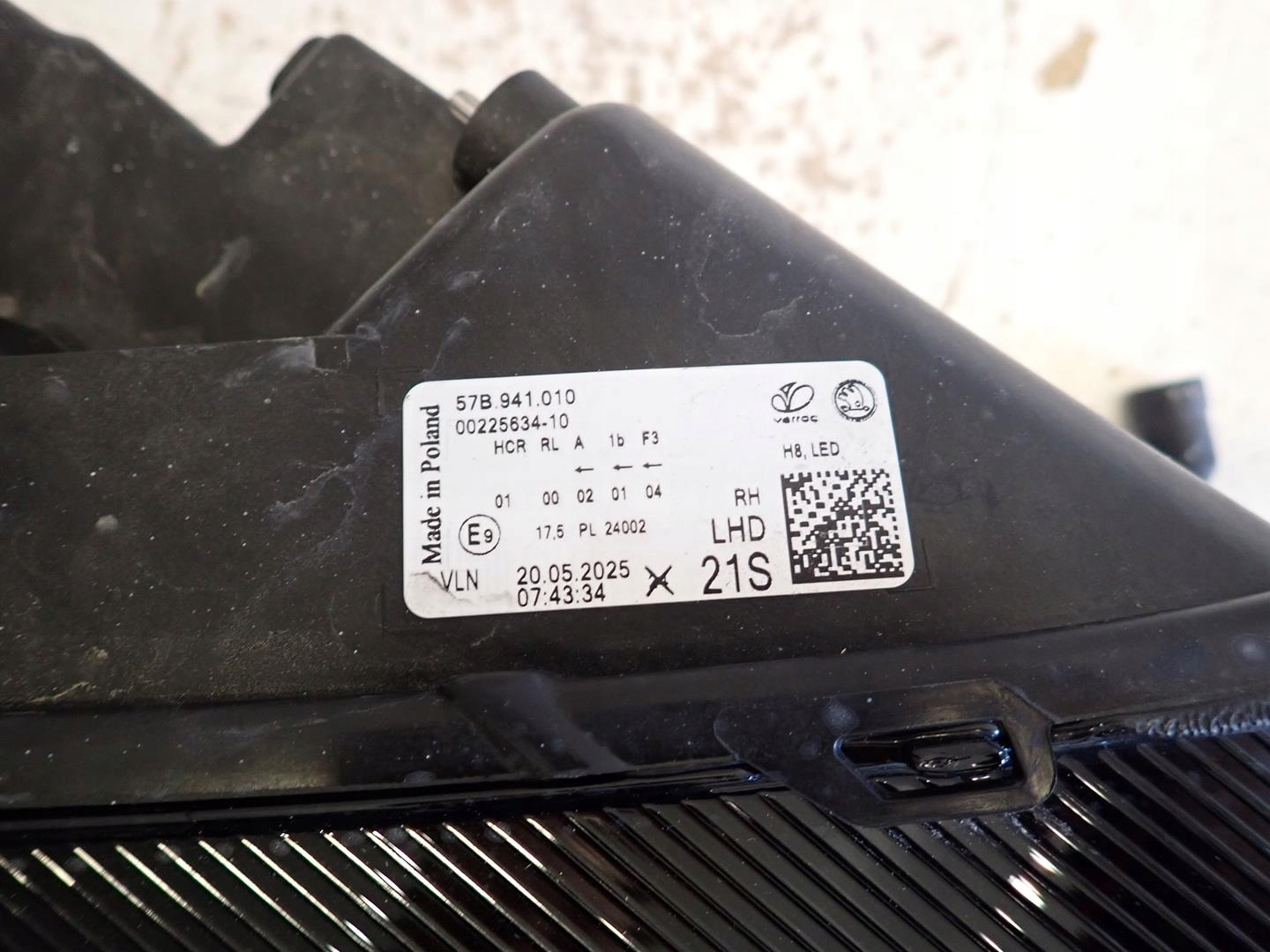 light front front right SKODA KAROQ LIFT 2021- FULL LED 57B941010