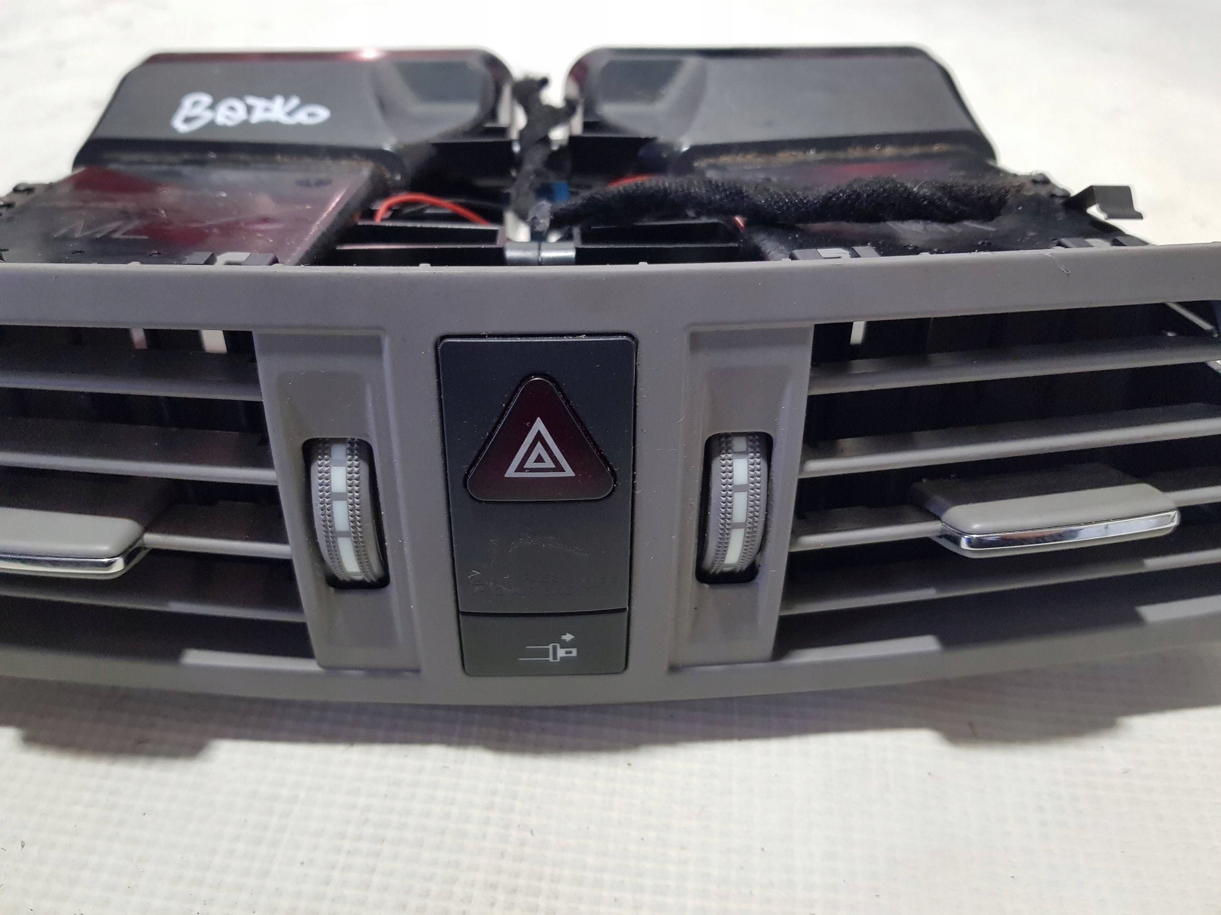 MERCEDES W207 grid KRATKI air conditioning devices central A2078300054