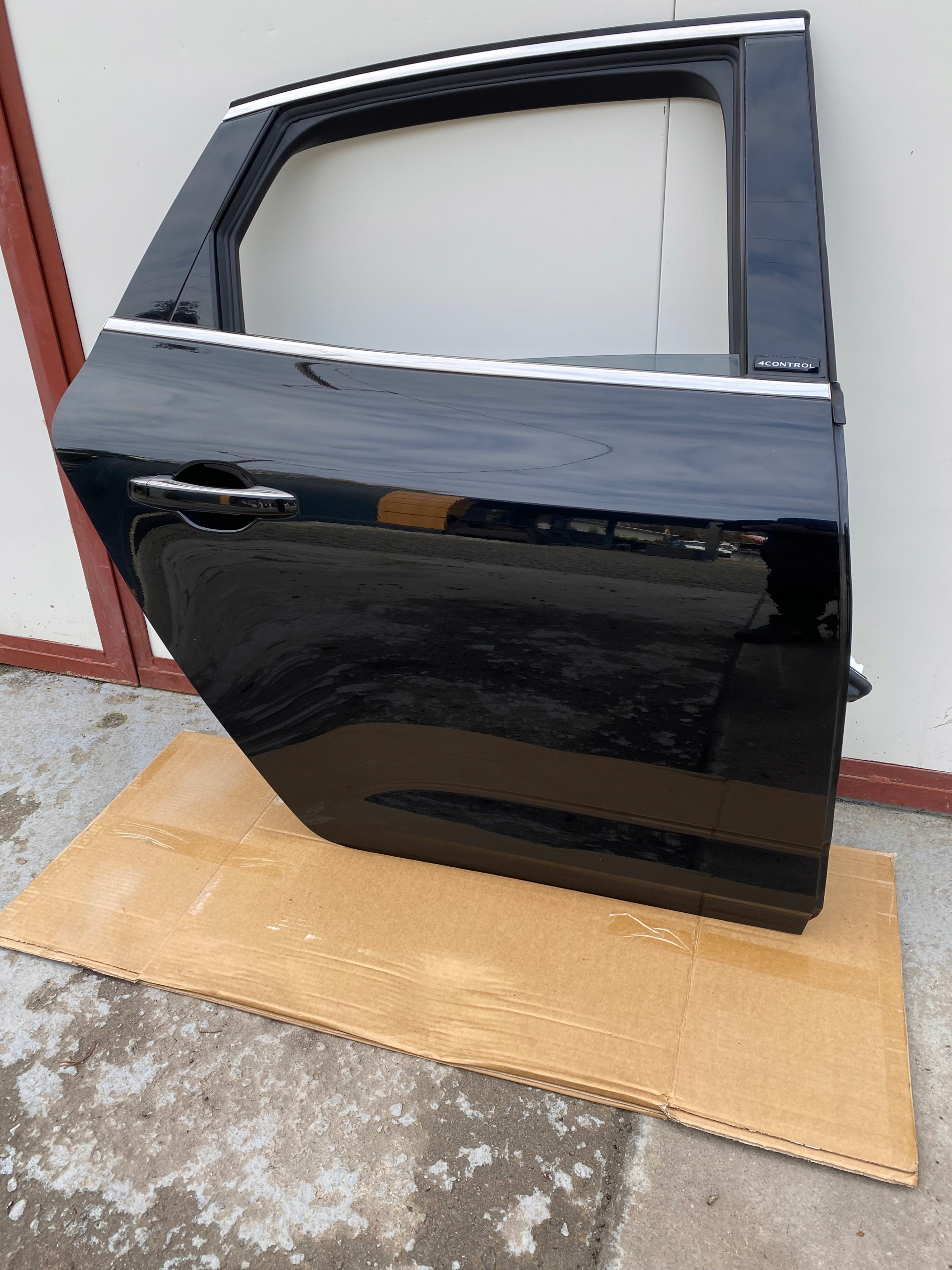 RENAULT TALISMAN sedan complete door right rear part black,