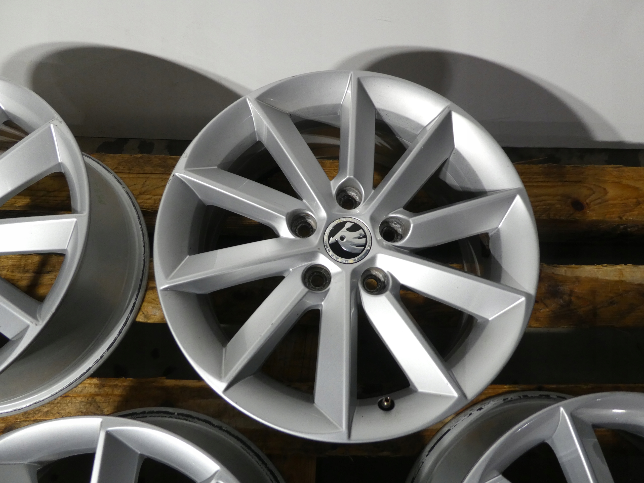 4X discs aluminium disc 3T0601025R SKODA 5X112