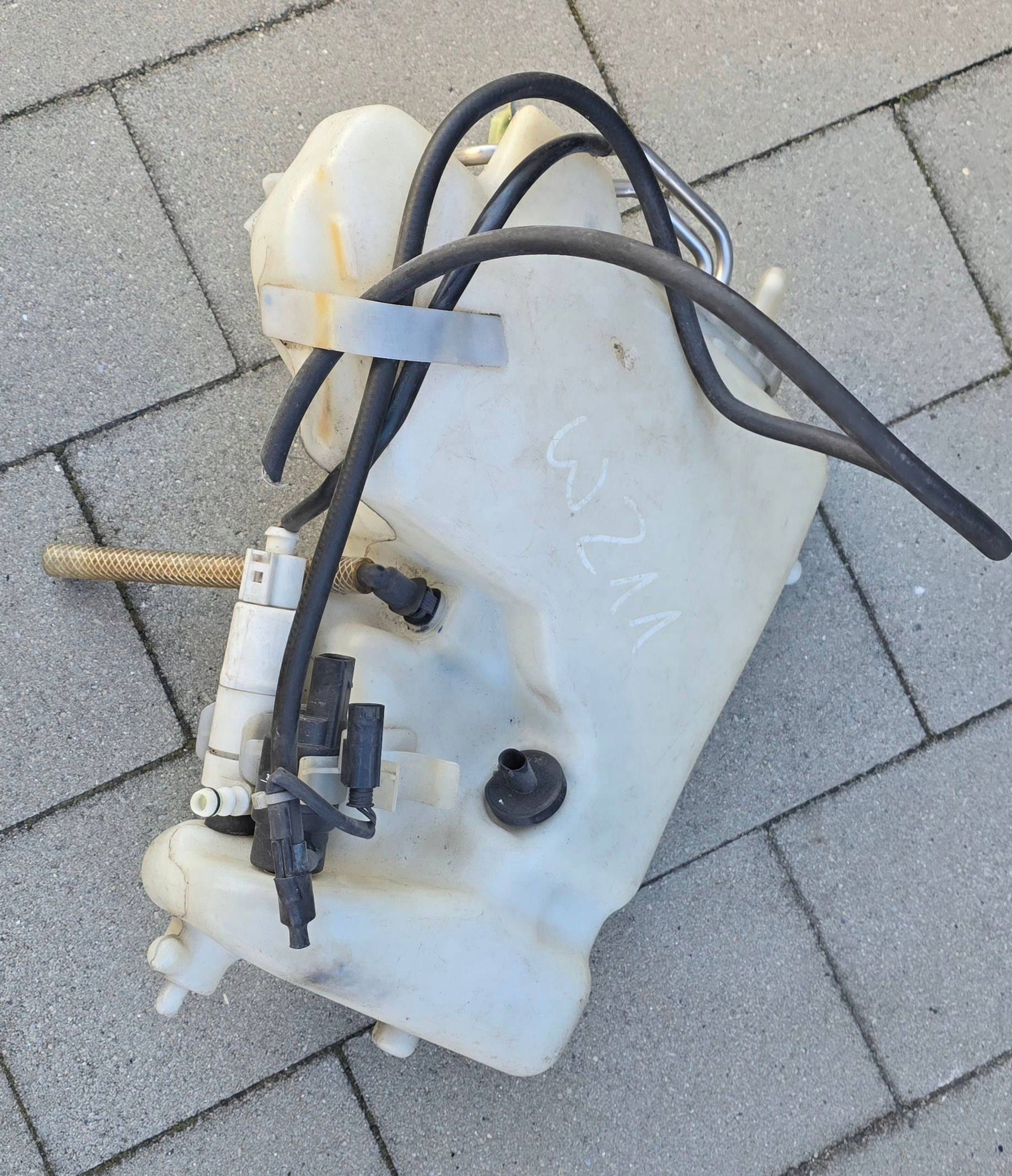 Behälter der Spritzdüse MERCEDES W211 E 2118600560