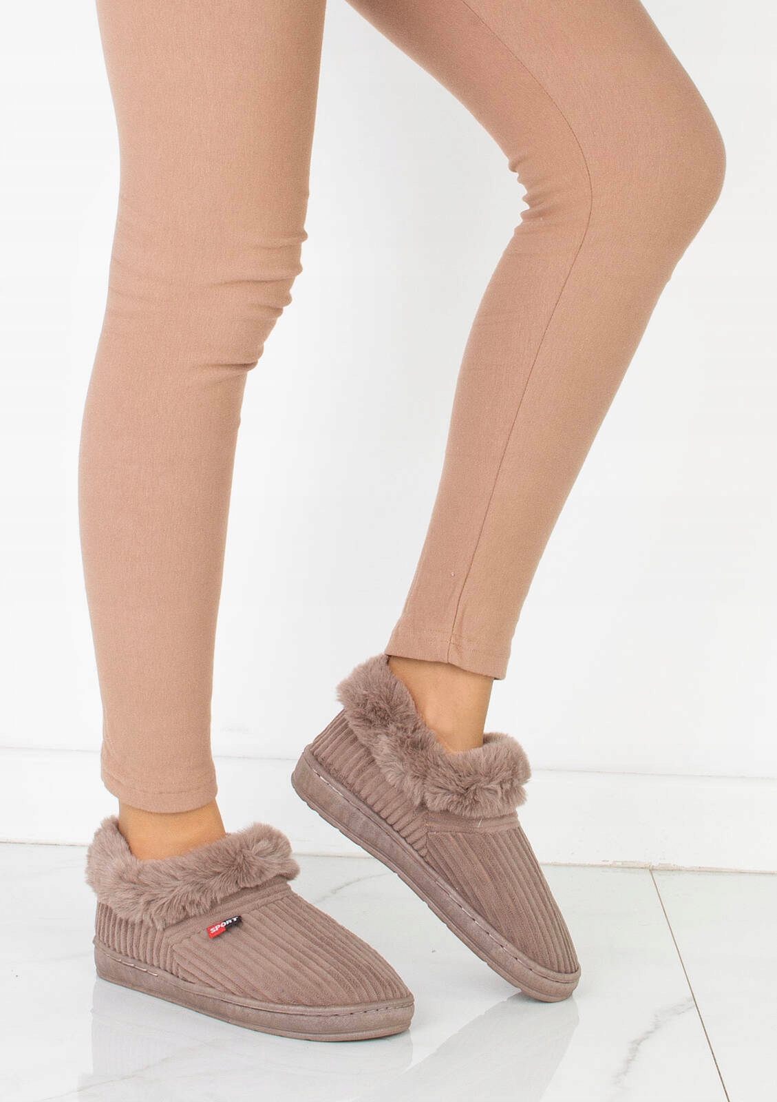 KAPCIE DOMOWE KLAPKI OCIEPLANE BEŻOWE WSUWANE CIEPŁE FUTERKO MĘSKIE 46 Marka inna