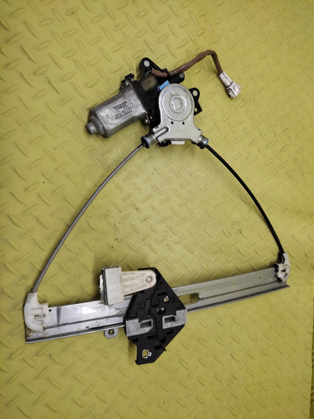 SUZUKI LIANA and window regulator right rear part 8343076F10