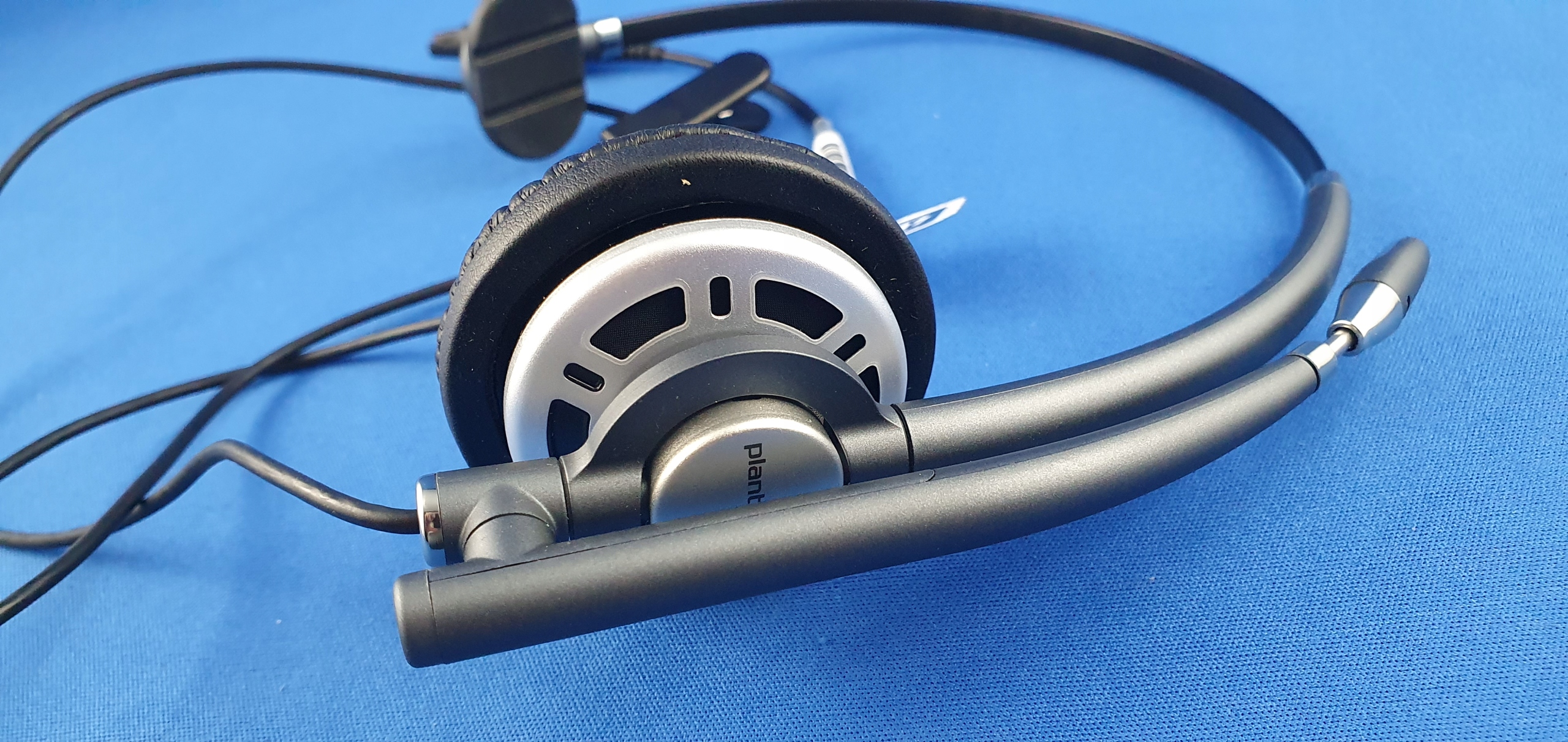 Profesjonalny zestaw słuchawkowy PLANTRONICS HW710 Marka Plantronics