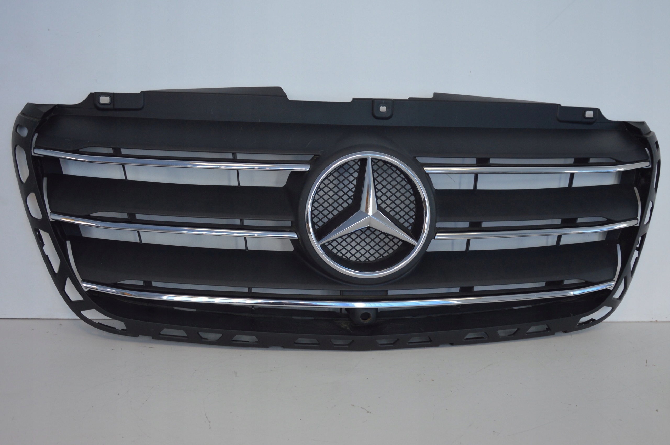 MERCEDES SPRINTER W910 910 GRILL ATRAPA KAMERA Numer katalogowy części A9108852700