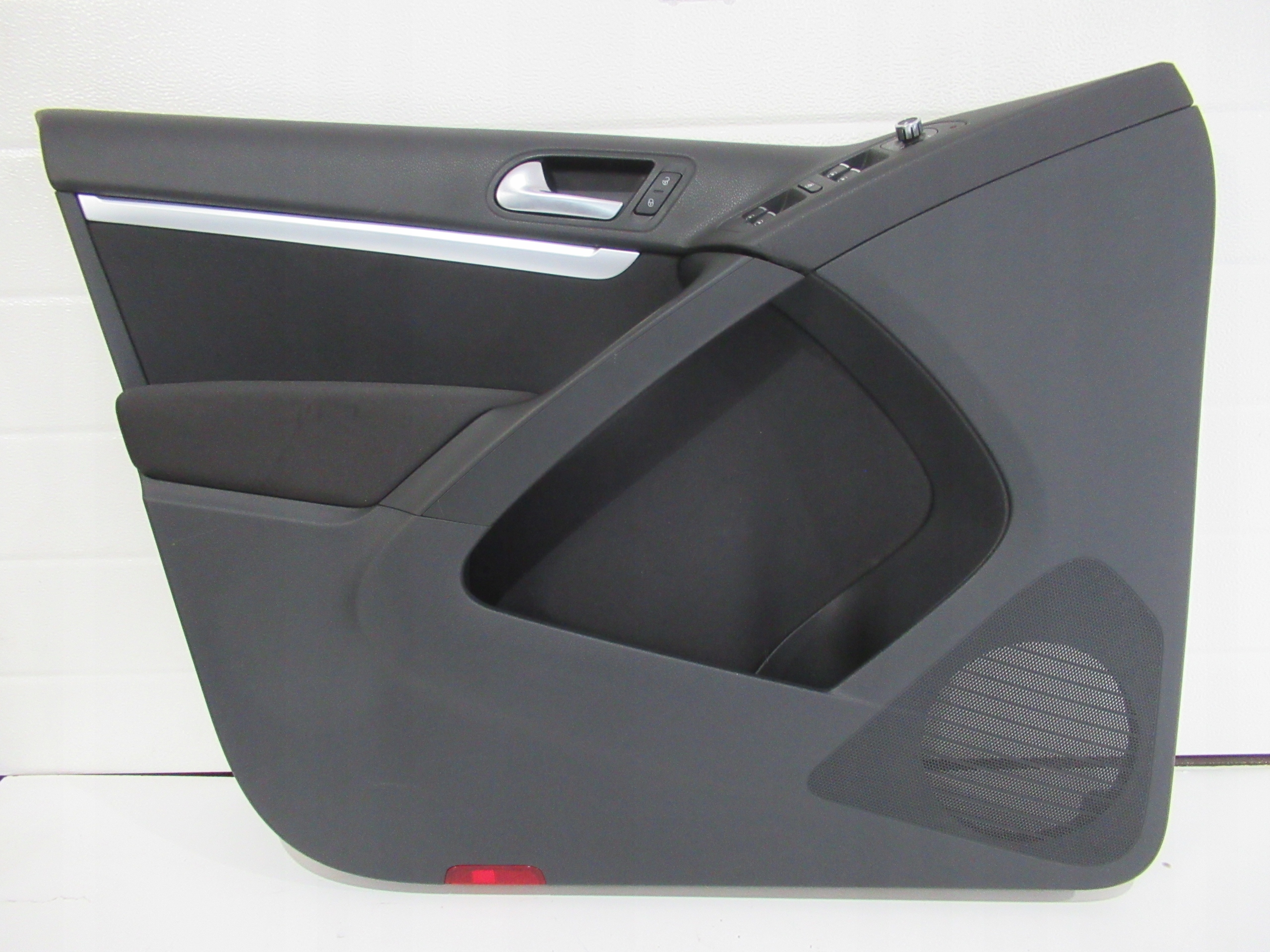 VW TIGUAN and 5N side door left front 5N0867011