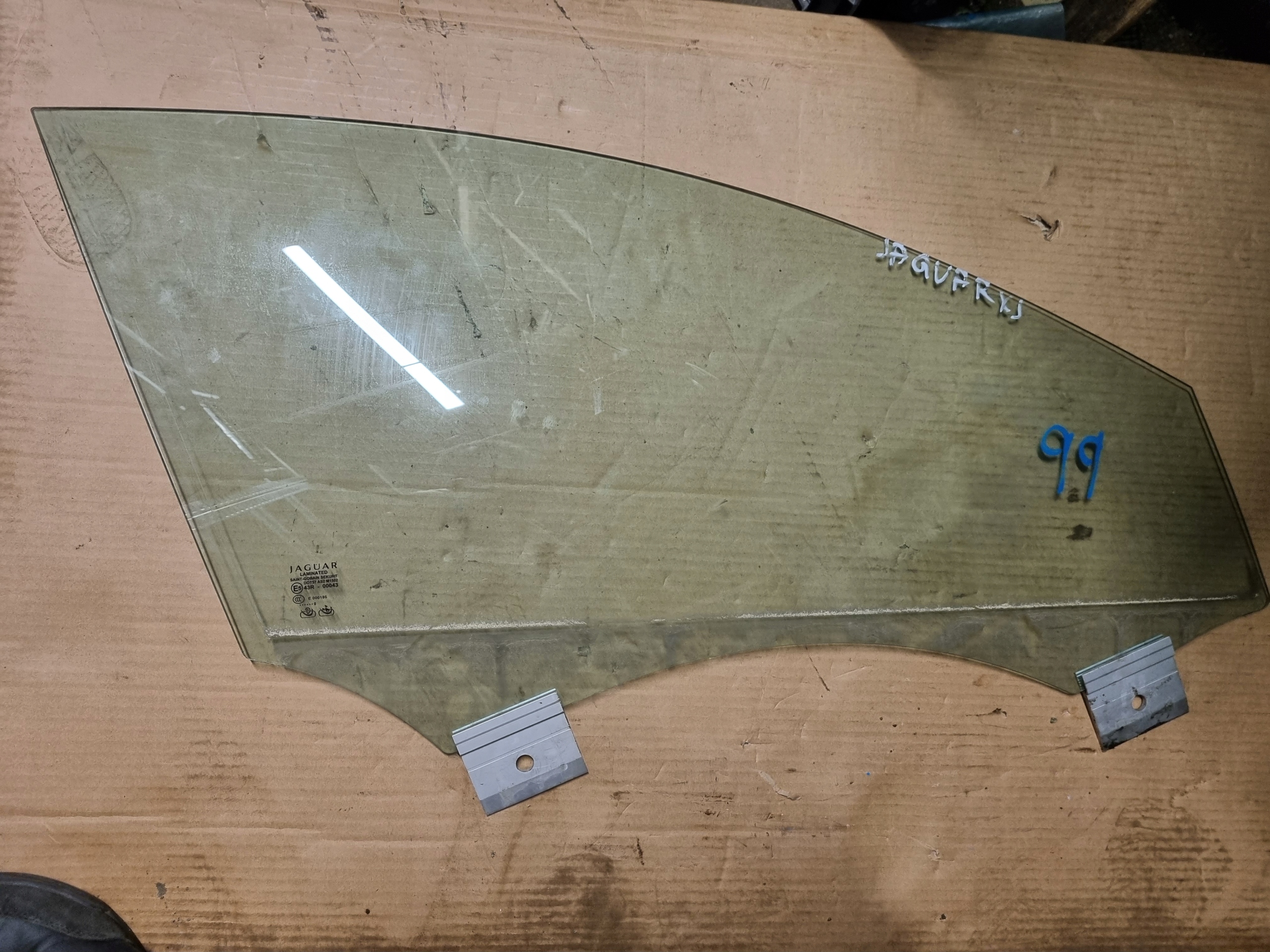 43R-00043 - Стекло передней двери передний правый JAGUAR XJ X351