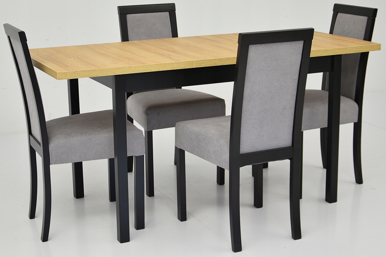 Kuchenny zestaw STÓŁ ROZKŁADANY i 4 krzesła czarne Liczba elementów w zestawie 4