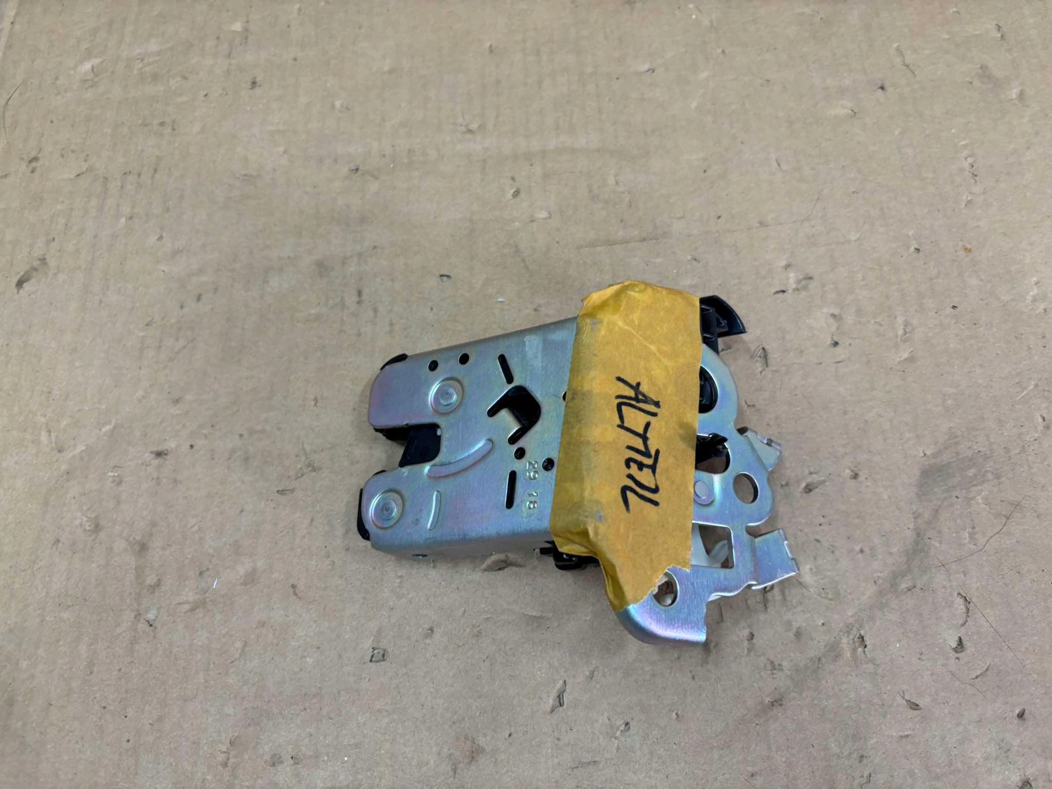 lock bonnet boot rear part AUDI A3 A6 A8 TT BENTLEY VW GOLF 4H0827505A