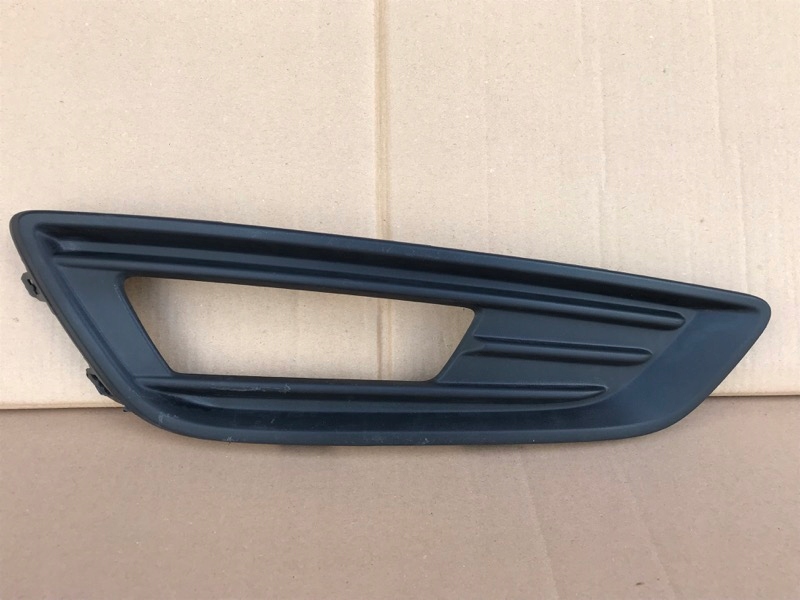 FORD FOCUS MK3 III 3 LIFT KRATKA PRAWA PRZÓD