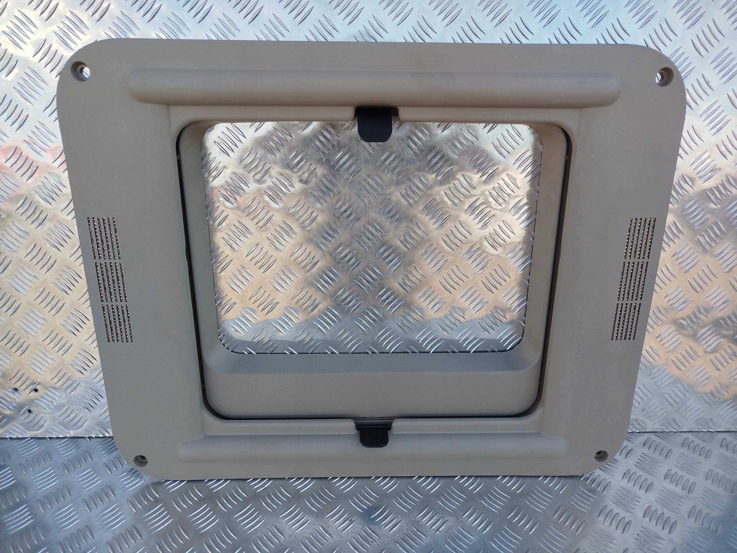 OBUDOWA TAPICERKA SZYBERDACHU SCANIA R STREAMLINE Producent części Scania OE