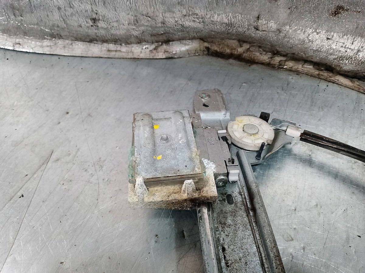 PODNOŚNIK SZYBY PRAWY PRZÓD RENAULT MEGANE II CABRIO 403242 117477 Producent części Inny