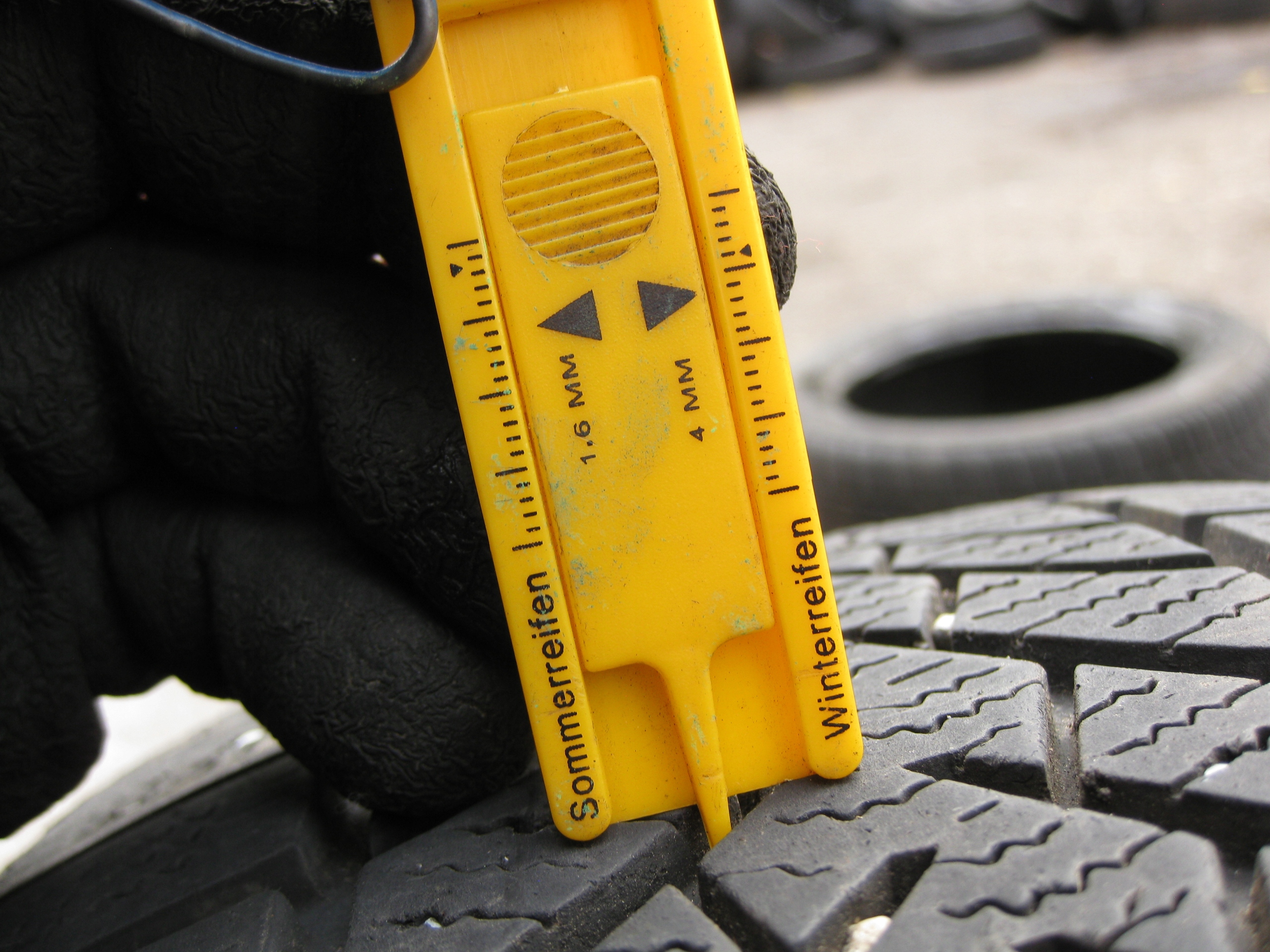 gomma ZIMOWA Semperit Speed-Grip 3 205/55R16 6MM