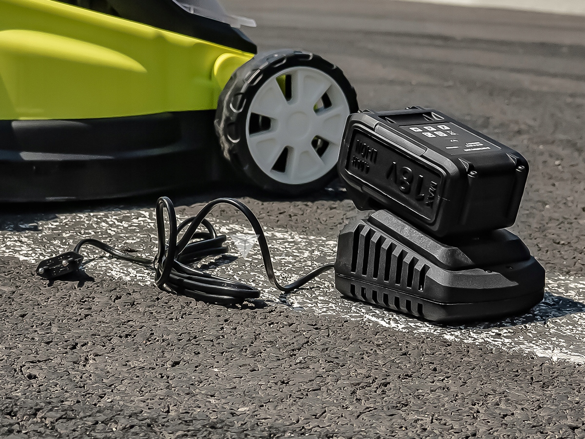 KOSIARKA AKUMULATOROWA METALCRAFT 18V 4Ah 36CM XXL NA DZIAŁKE DO OGRODU Waga narzędzia 12 kg