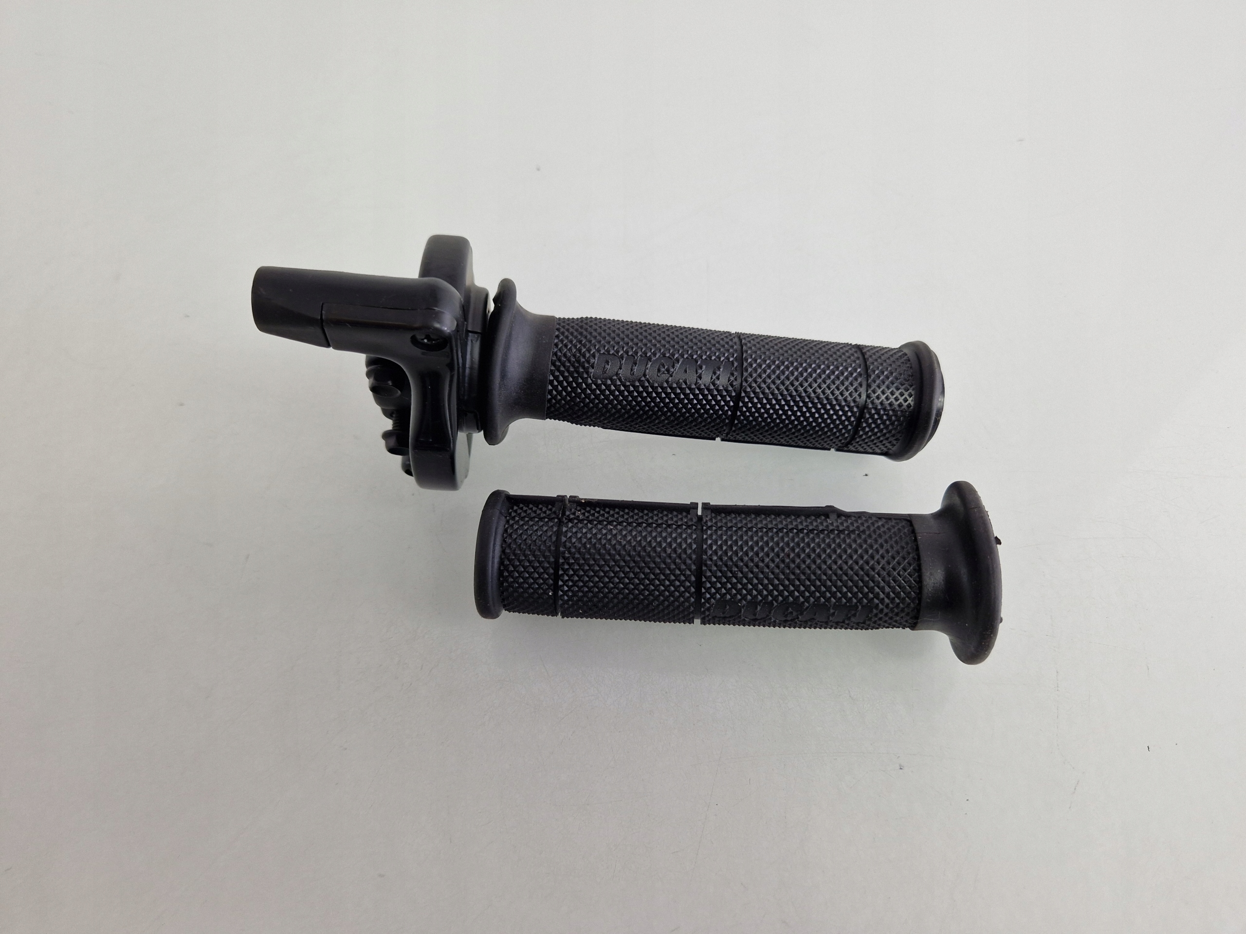 4425 - H476 Ducati переключатели в сборе P + L 22mm