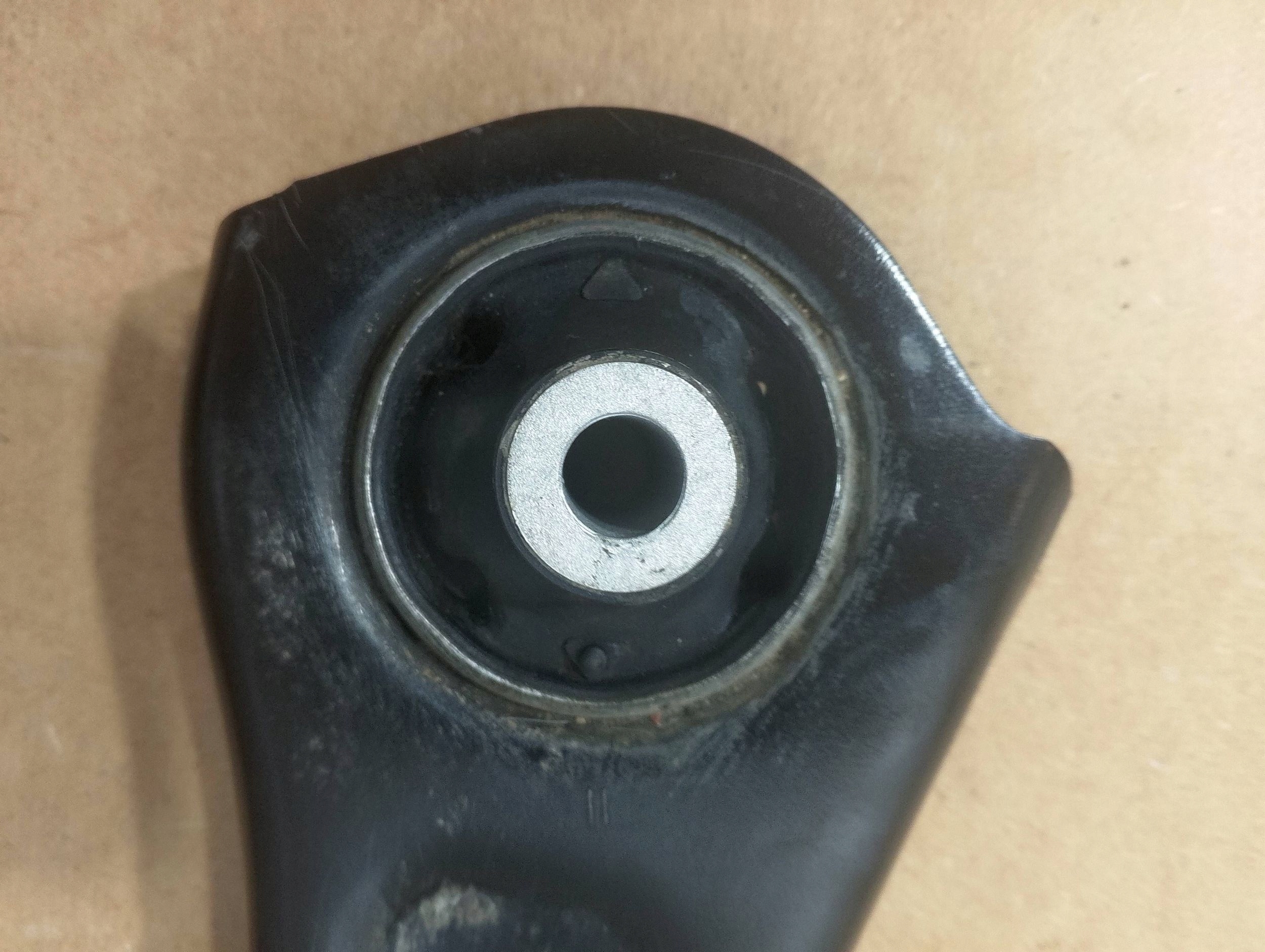 Audi A1 VW Skoda Seat arm front right 2Q0407152D (Q388)