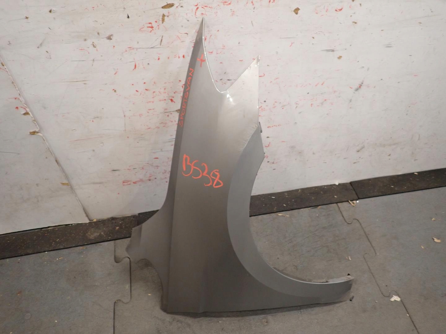 fender front front right VW SPORTSVAN 2014