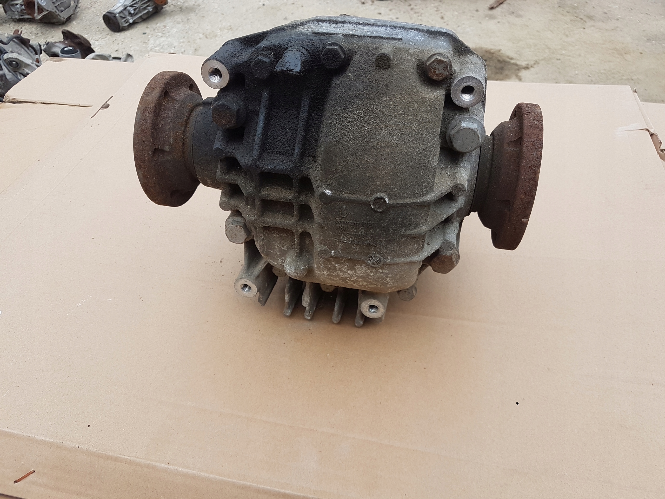 MOST DYFERENCJAL DYFER TYL AUDI A4 B8 A5 KCC Part number KCC