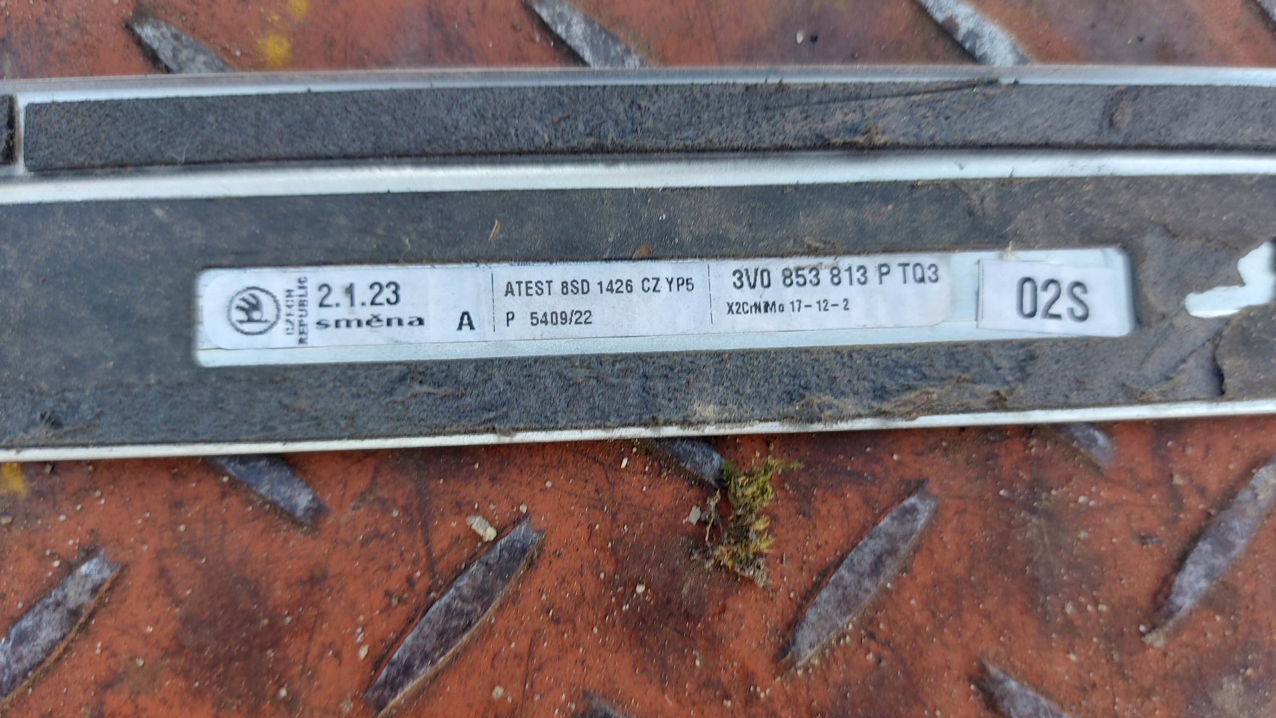 moulding threshold left left front SKODA SUPERB III