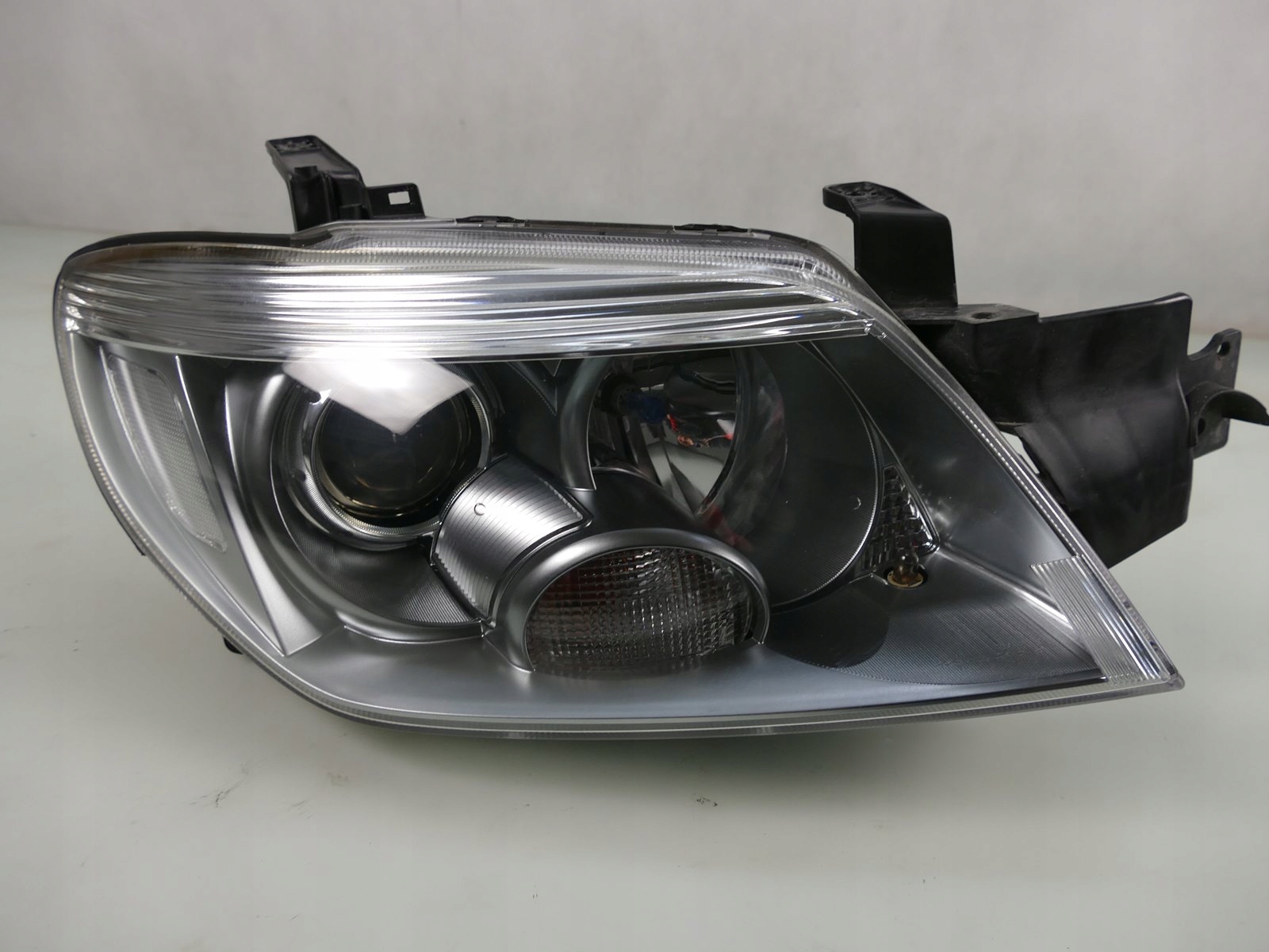 light right front front Mitsubishi OUTLANDER and lift 2003-07r. Europa