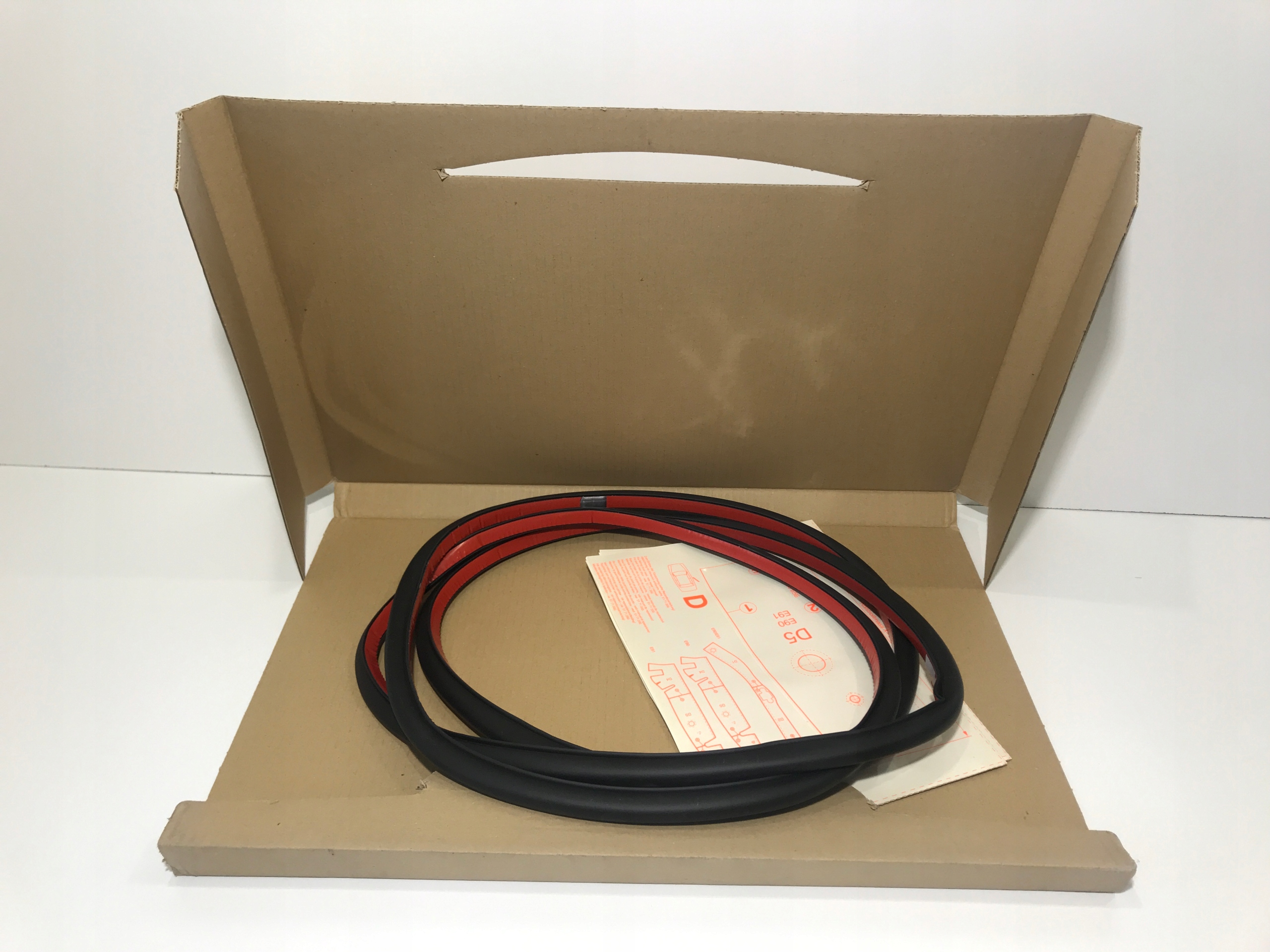 Уплотнитель двери зд л BMW E90 E90N 7060245