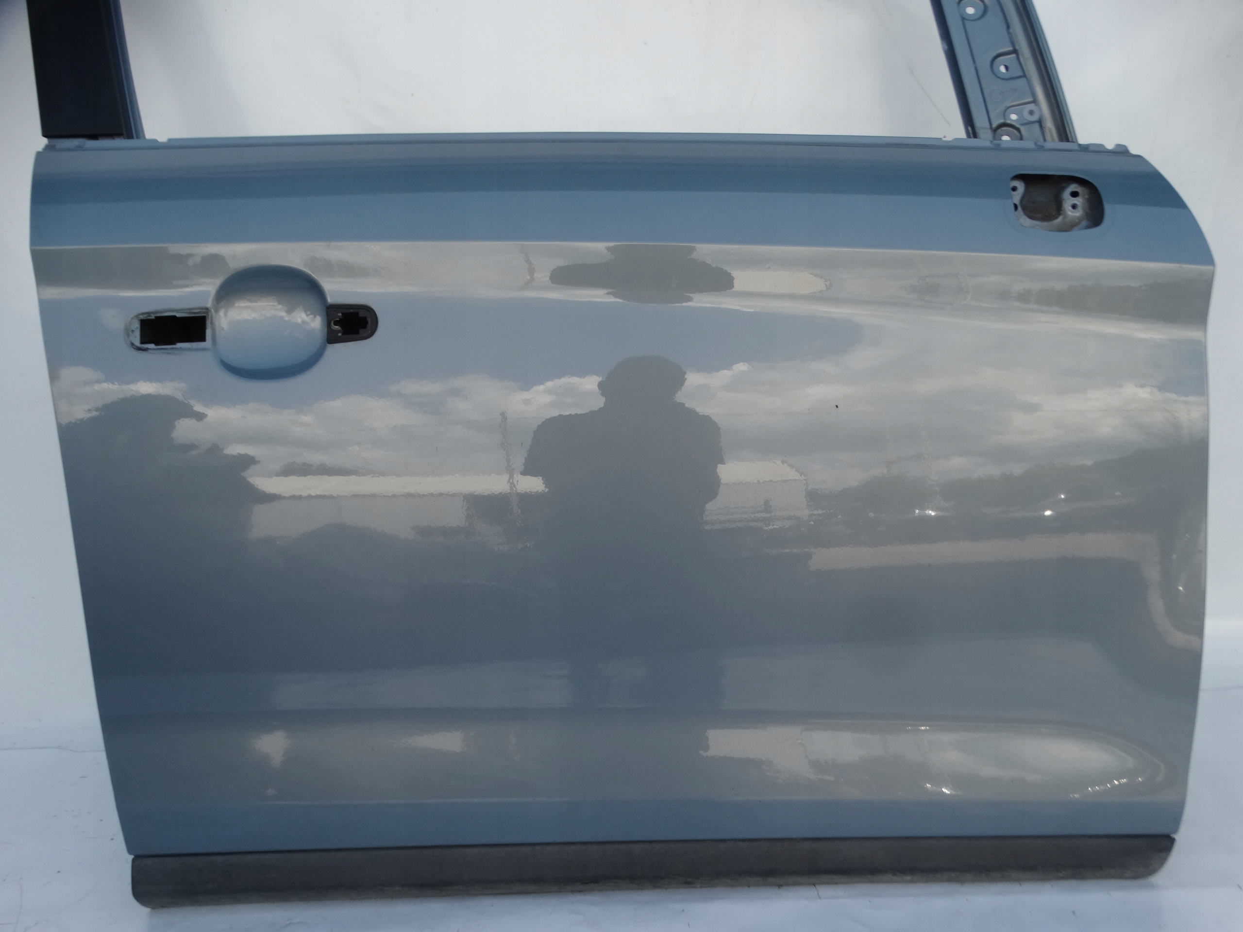 DRZWI PRZÓD PRZEDNIE PRAWE FORD KUGA MK1 M8 Strona zabudowy przód - prawa