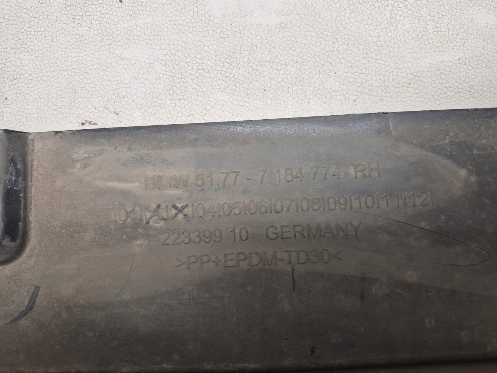 BMW 5 F10 F11 threshold right moulding threshold right 7184774
