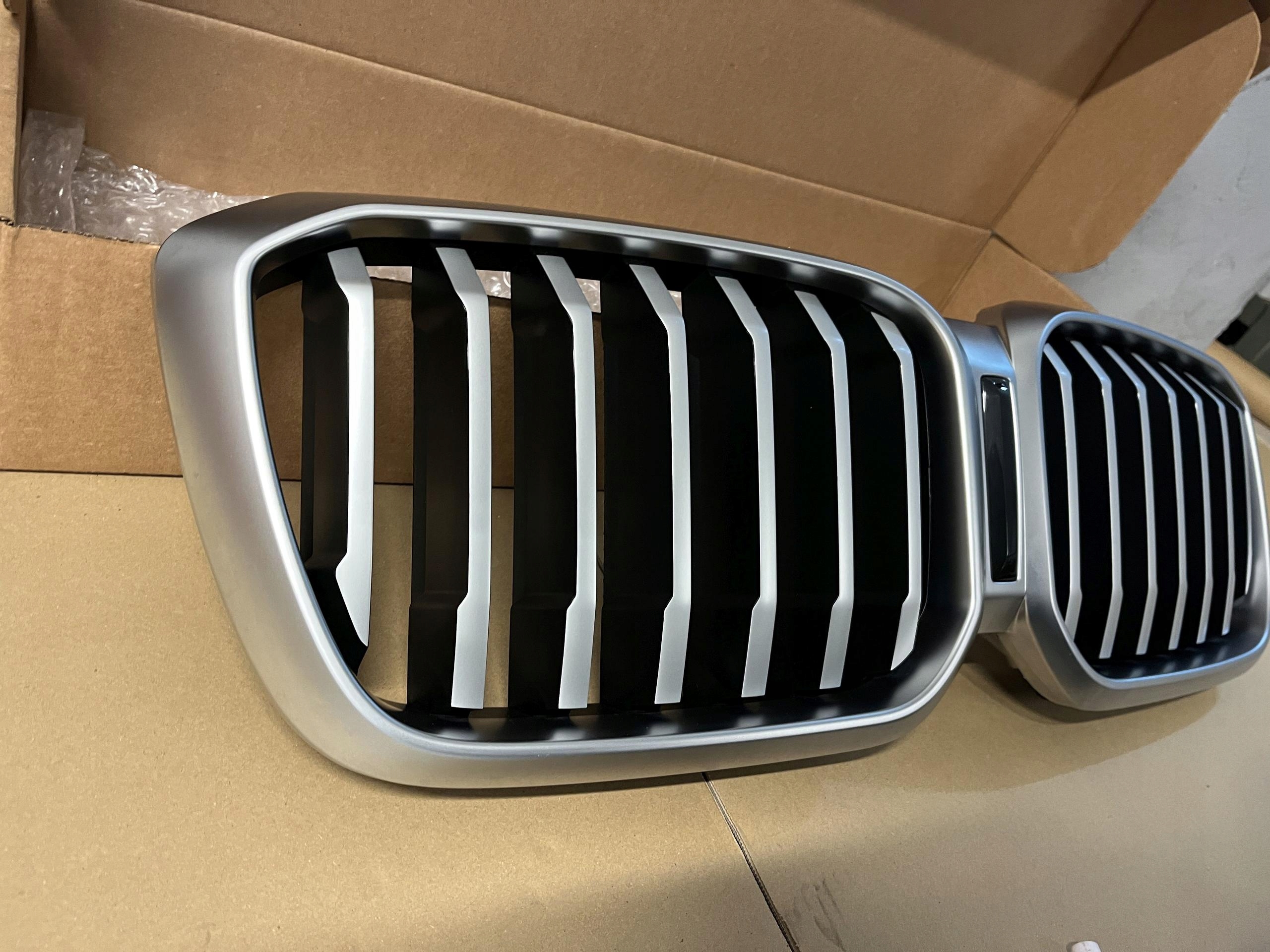 BMW X3 X4 G01 G02 LCI LIFT GRILL NERKI 10627111 Typ samochodu 4x4/SUV Samochody osobowe