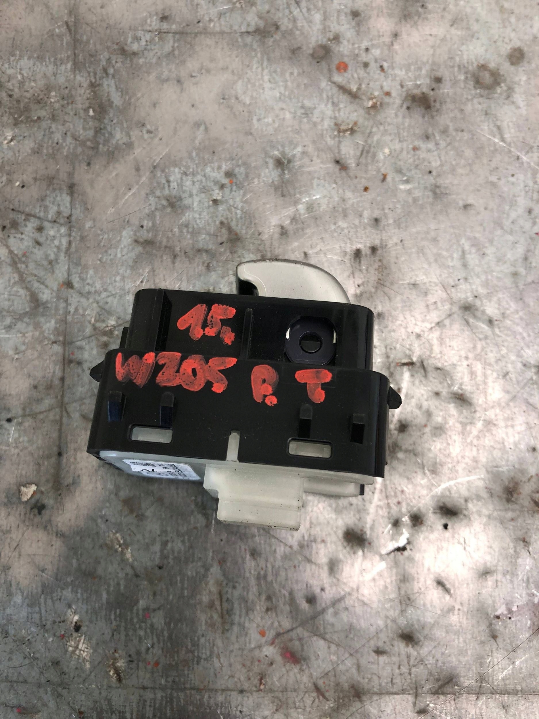 button switch seat right rear part MERCEDES W205 A2059058404