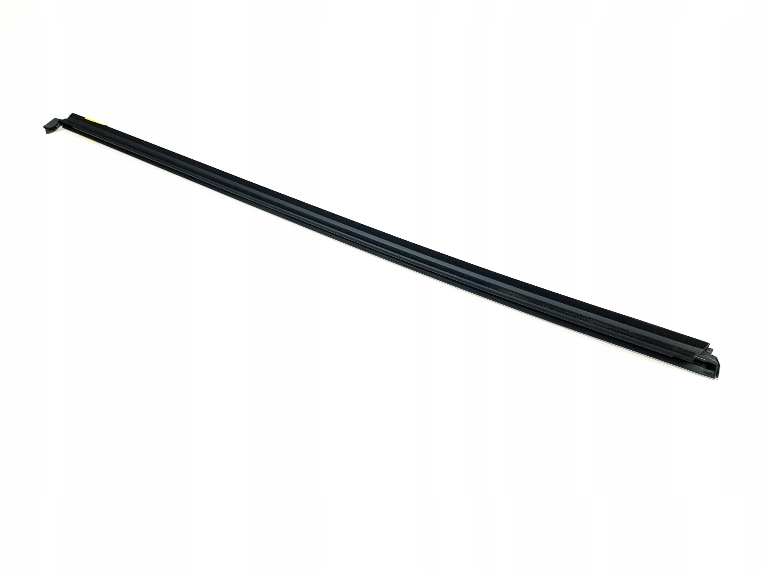 NOWY ORG LISTWA SZYBY DRZWI PRAWY TYL VW ARTEON Part number 3G8839476M