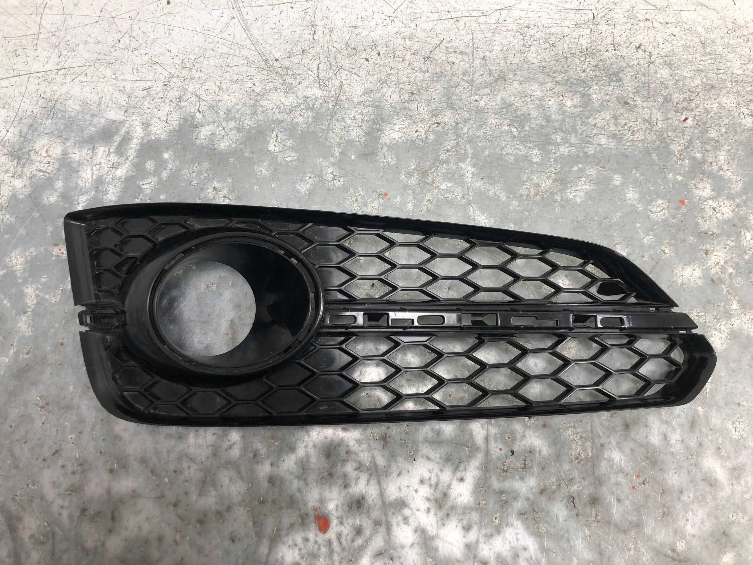 grid fog lights right front AUDI S8 D4 LIFT 4H0807680AB