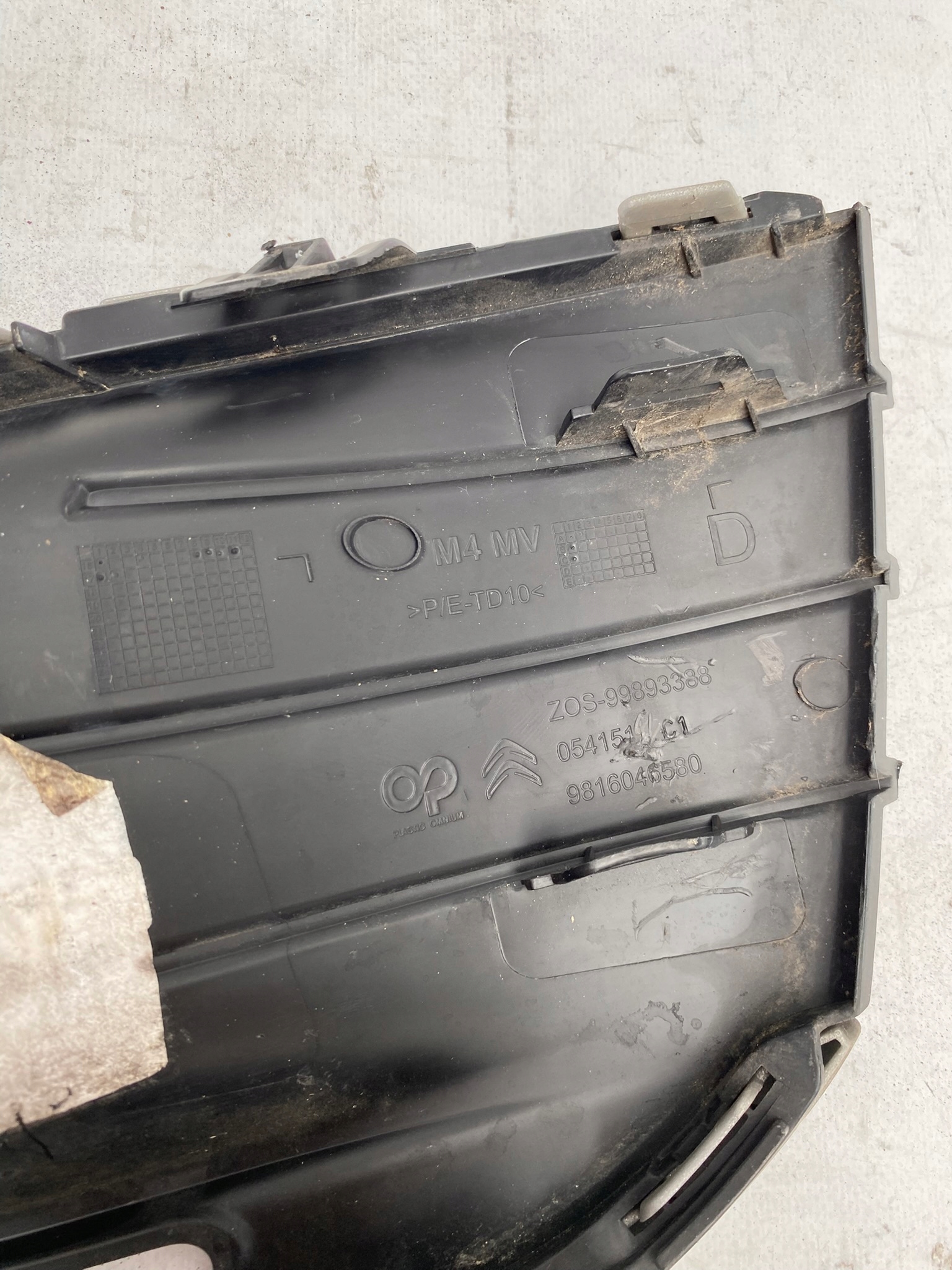 CITROEN C-ELYSEE LIFT 16- grid of a bumper right 9816046580