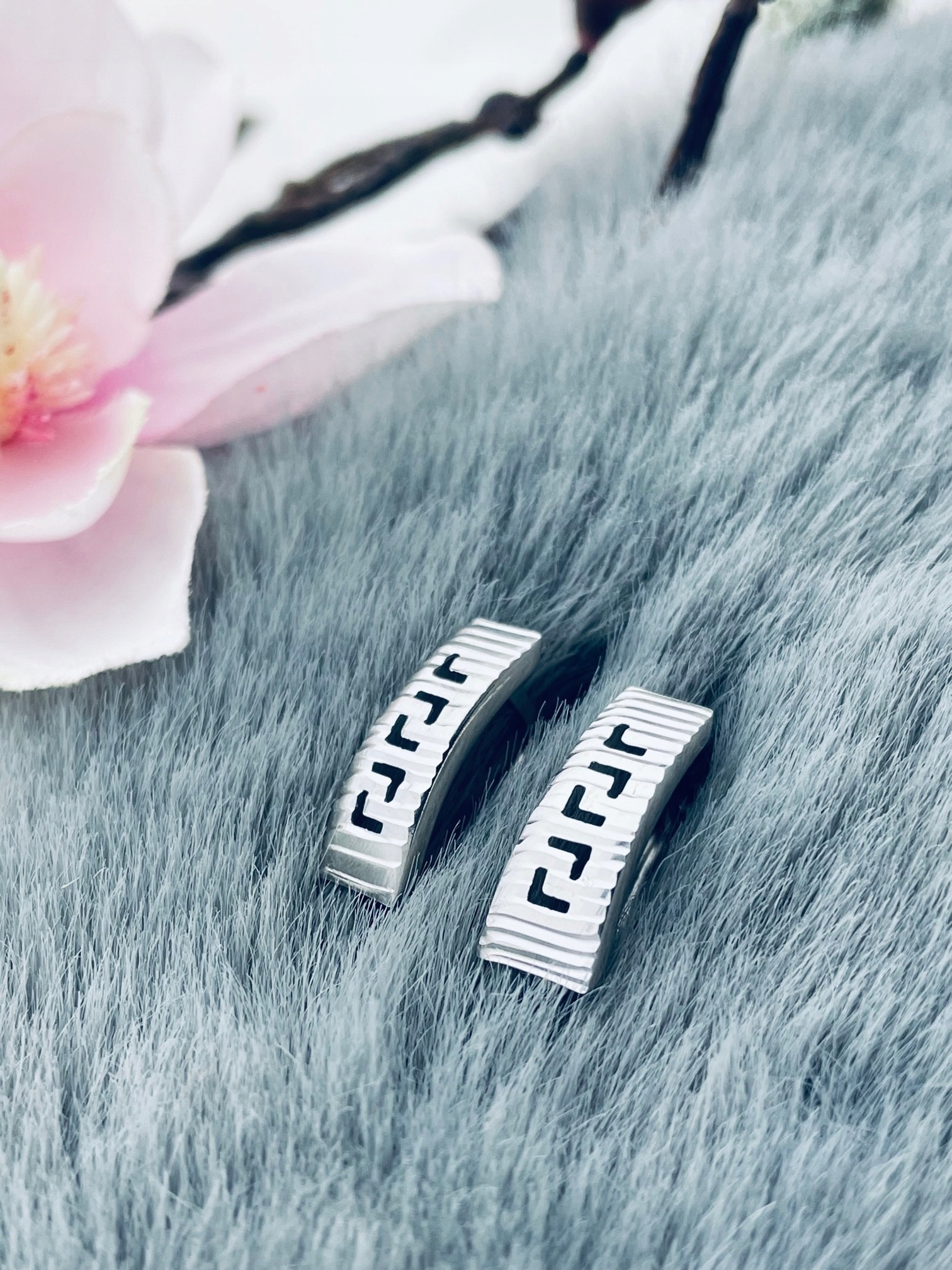 Stříbrné náušnice s řeckým vzorem