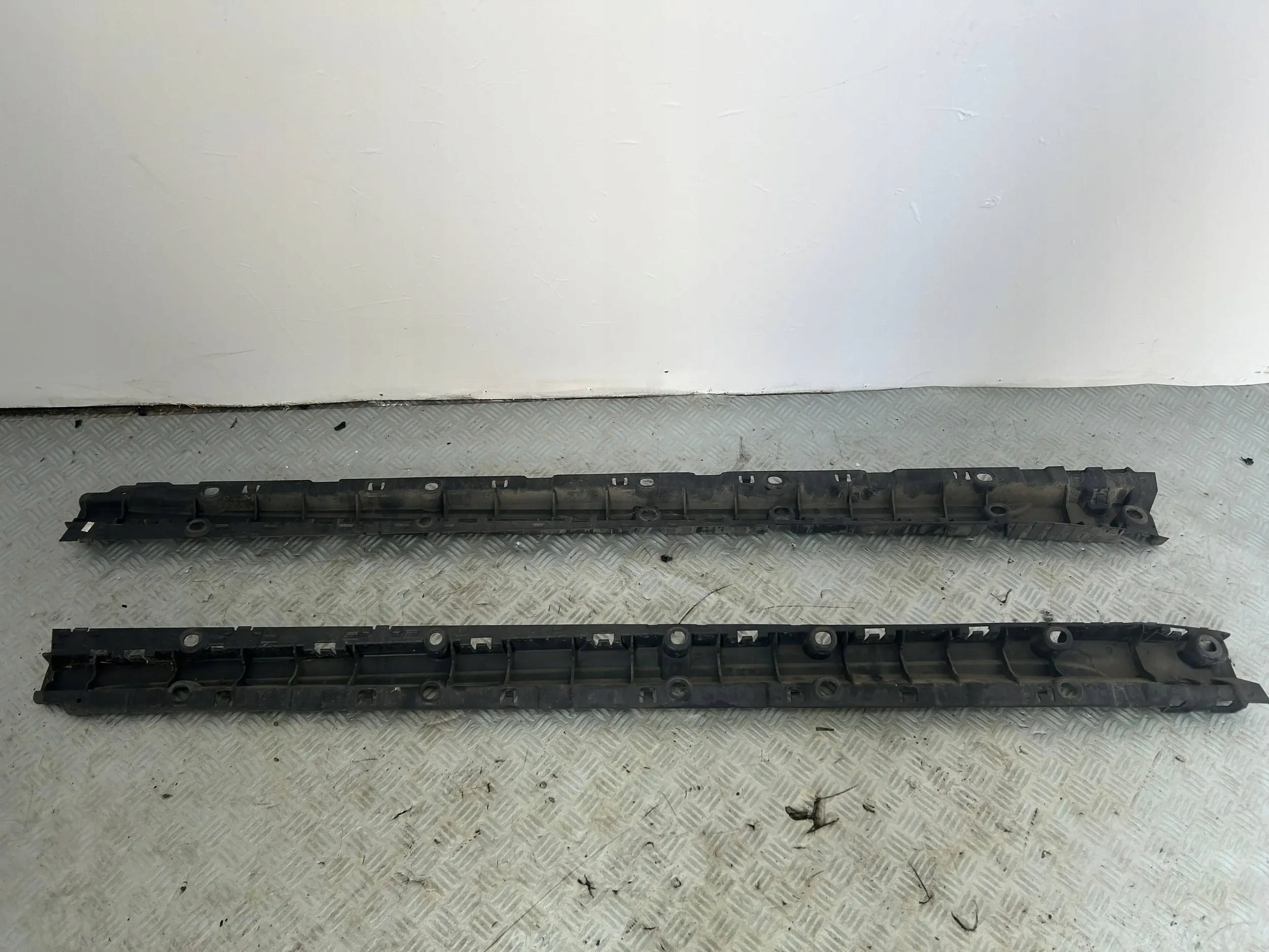 ŚLIZG MOCOWANIE PROGU LEWA BMW X5 F15 8054035