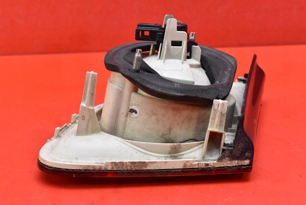 фонарь левый 1K5945093 vw JETTA 5 V седан 05-11