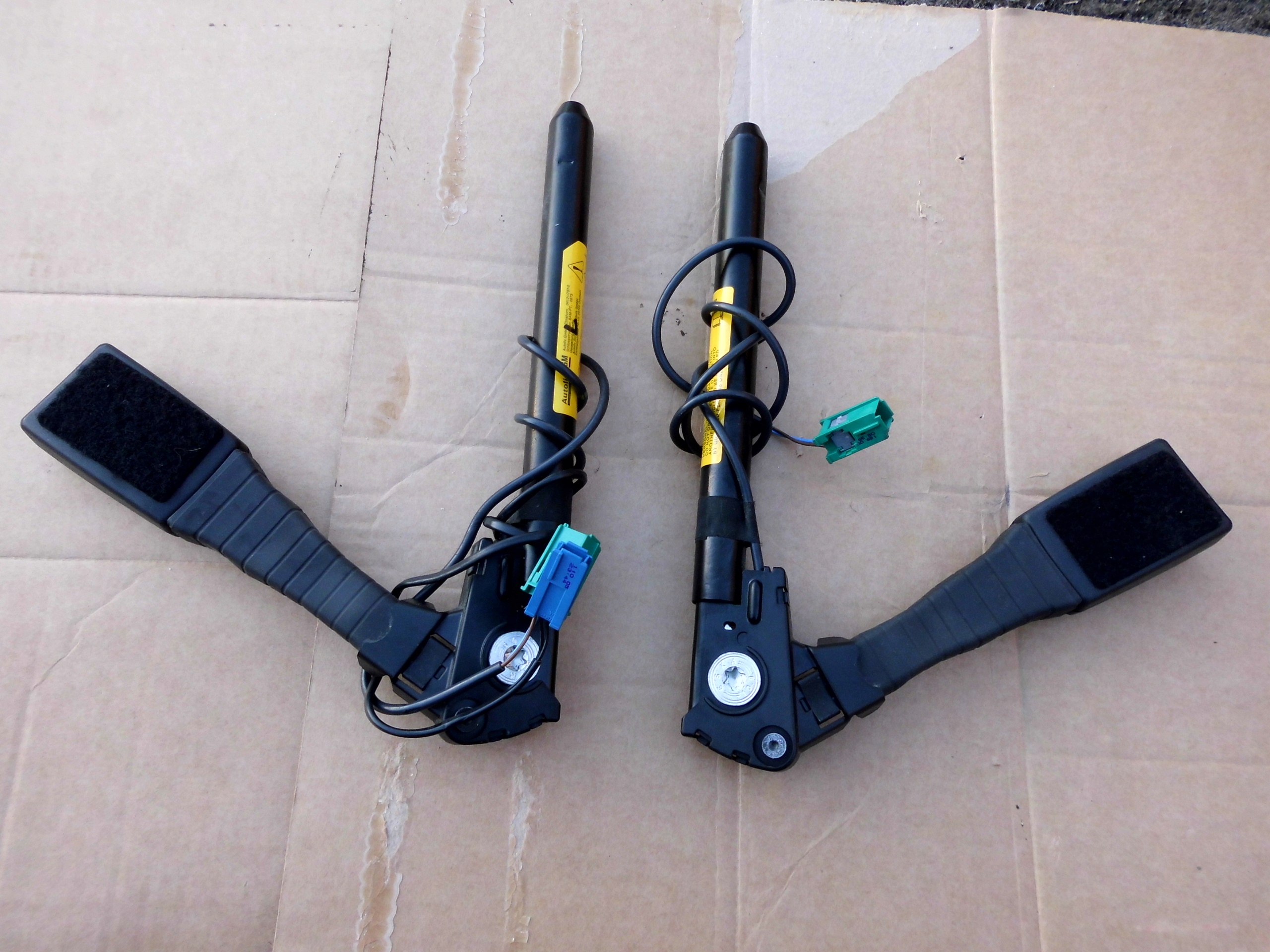 OPEL ZAFIRA B НАТЯГУВАЧІ РЕМЕНІВ