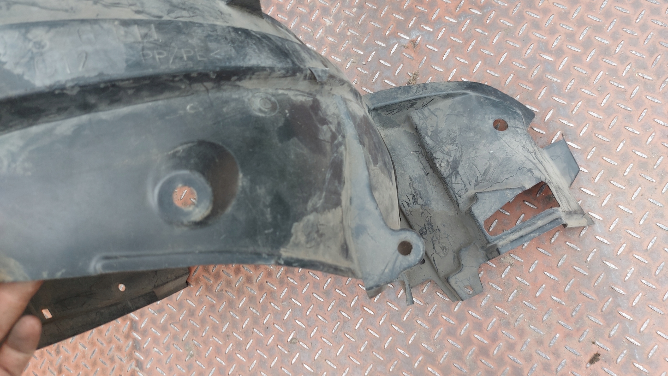 mudguard left front TOYOTA COROLLA VERSO 04-09